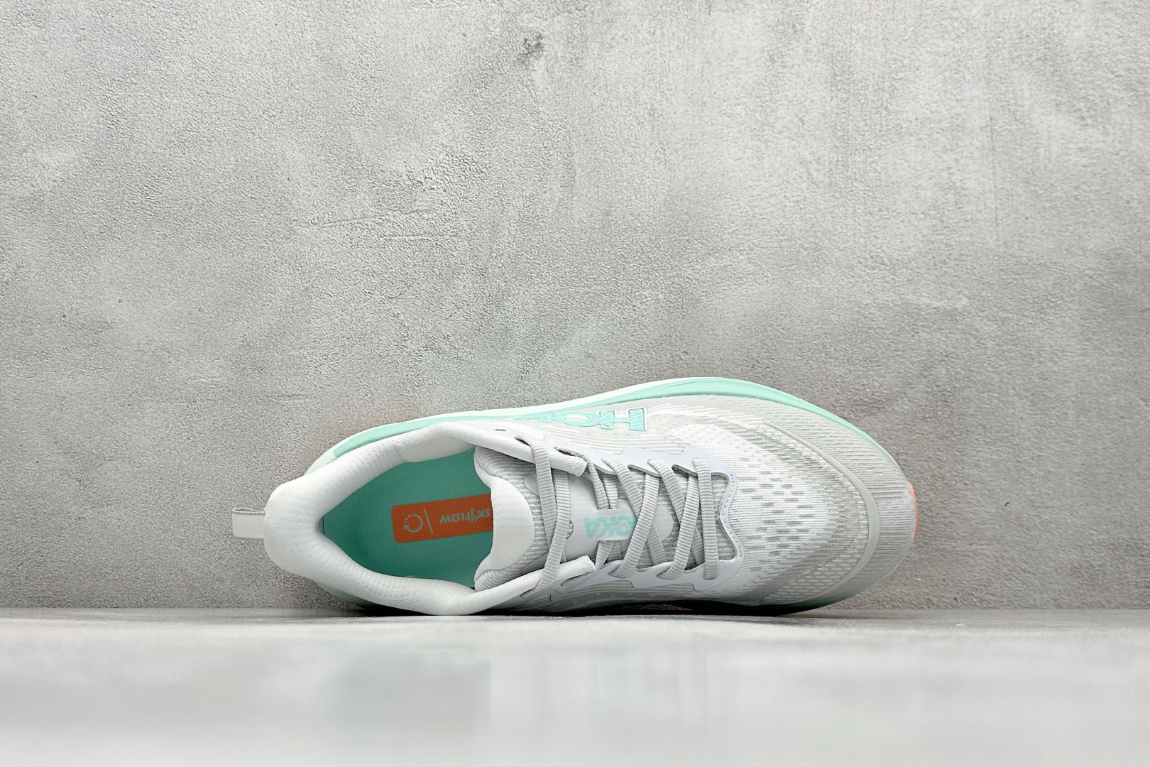 福利特价
HOKA M SKYFLOW 低帮专业越野跑步鞋 
粗矿型的鞋身上脚特别修饰腿型 经典的胖鱼头