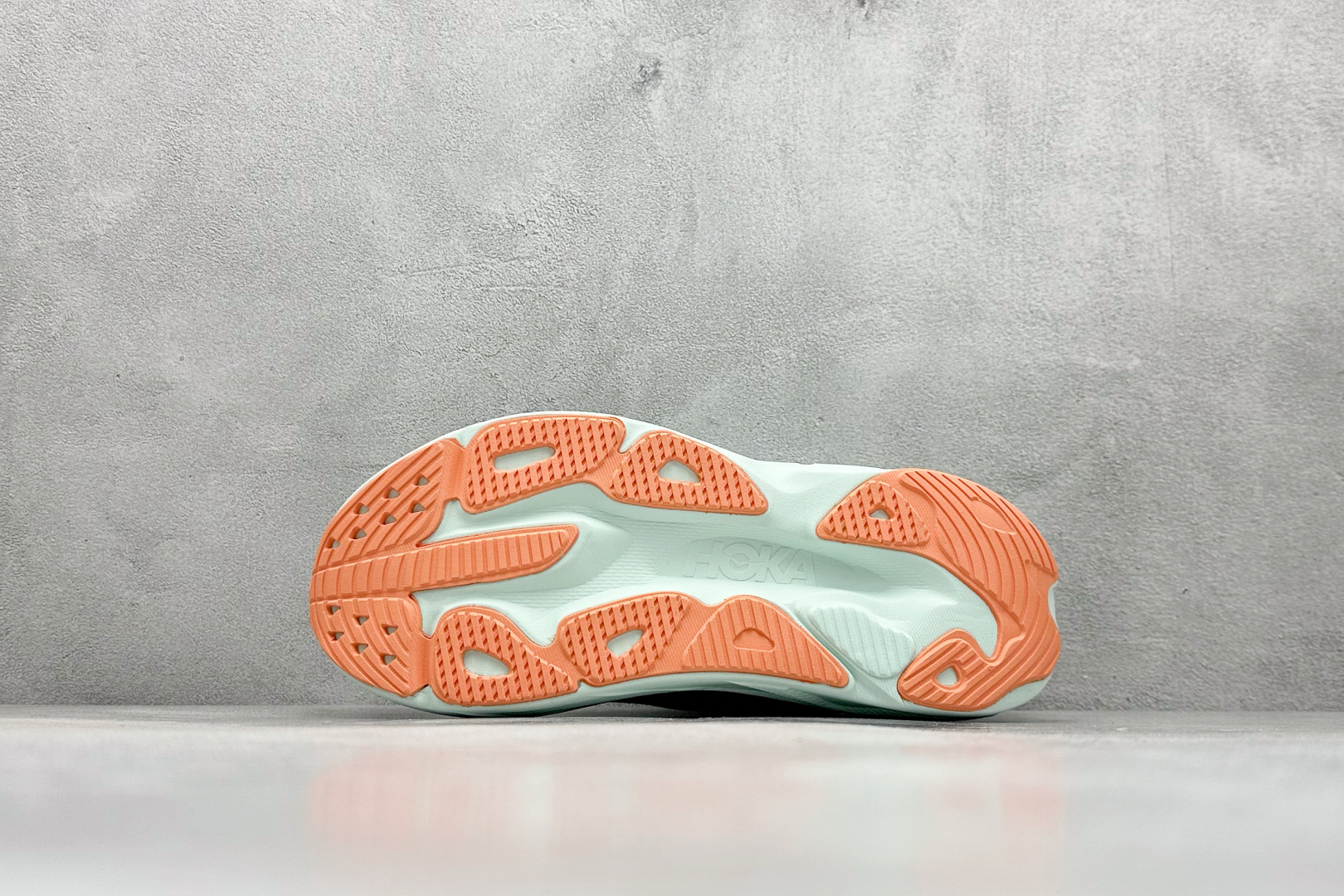 福利特价
HOKA M SKYFLOW 低帮专业越野跑步鞋 
粗矿型的鞋身上脚特别修饰腿型 经典的胖鱼头