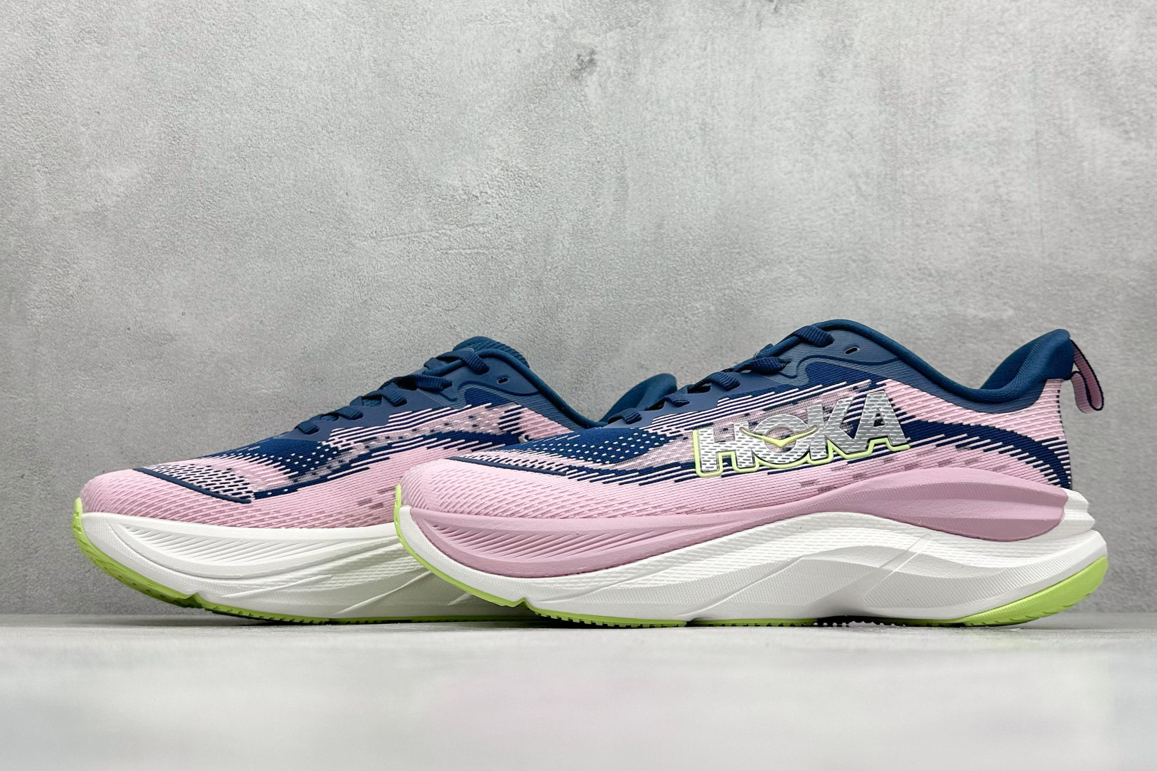 福利特价 
HOKA M SKYFLOW 低帮专业越野跑步鞋 
粗矿型的鞋身上脚特别修饰腿型 经典的胖鱼