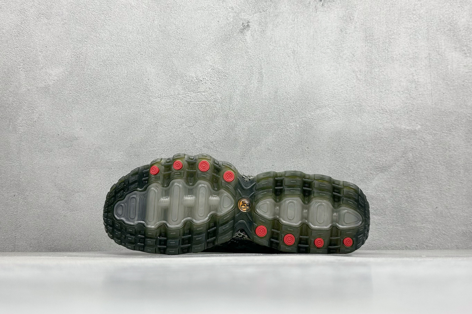 图片[4]-YH版 Nk Air Max Dn8 耐克运动舒适减震气垫跑步鞋  #鞋款旨在透过 Dynamic Air 技术提升全天穿着体验，当中首次采用了全掌 Dynamic Air 系统，内置两组 Air 气垫，并透过八条互相连通的气管形成持续的气压循环，让每一步都更具弹性与灵活度。 货号：HF5509-900  尺码：36-45-选品中心