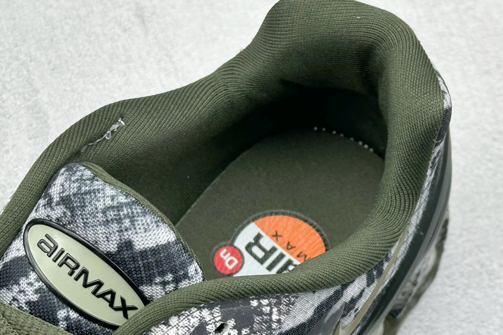 图片[8]-YH版 Nk Air Max Dn8 耐克运动舒适减震气垫跑步鞋  #鞋款旨在透过 Dynamic Air 技术提升全天穿着体验，当中首次采用了全掌 Dynamic Air 系统，内置两组 Air 气垫，并透过八条互相连通的气管形成持续的气压循环，让每一步都更具弹性与灵活度。 货号：HF5509-900  尺码：36-45-选品中心