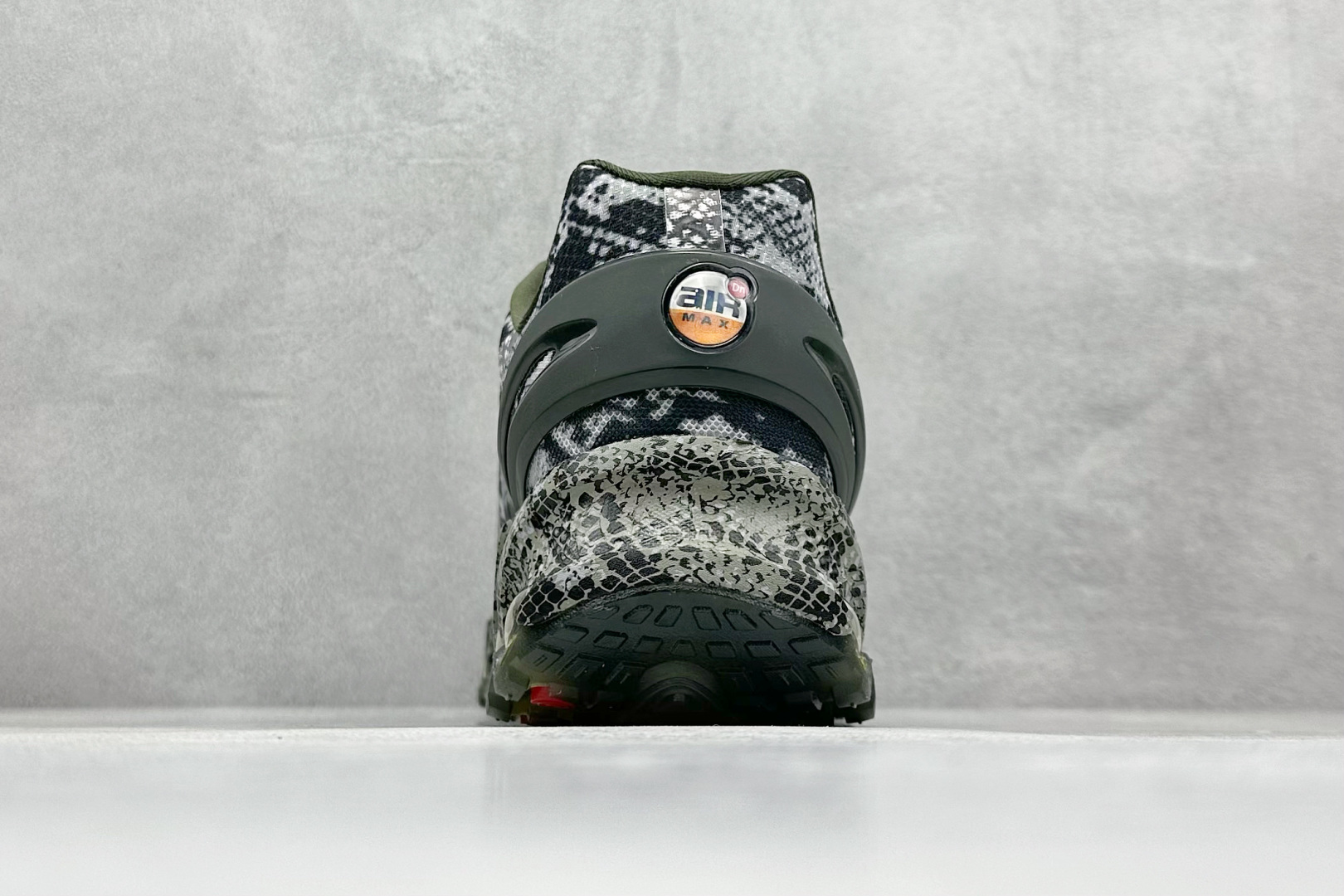 图片[6]-YH版 Nk Air Max Dn8 耐克运动舒适减震气垫跑步鞋  #鞋款旨在透过 Dynamic Air 技术提升全天穿着体验，当中首次采用了全掌 Dynamic Air 系统，内置两组 Air 气垫，并透过八条互相连通的气管形成持续的气压循环，让每一步都更具弹性与灵活度。 货号：HF5509-900  尺码：36-45-选品中心