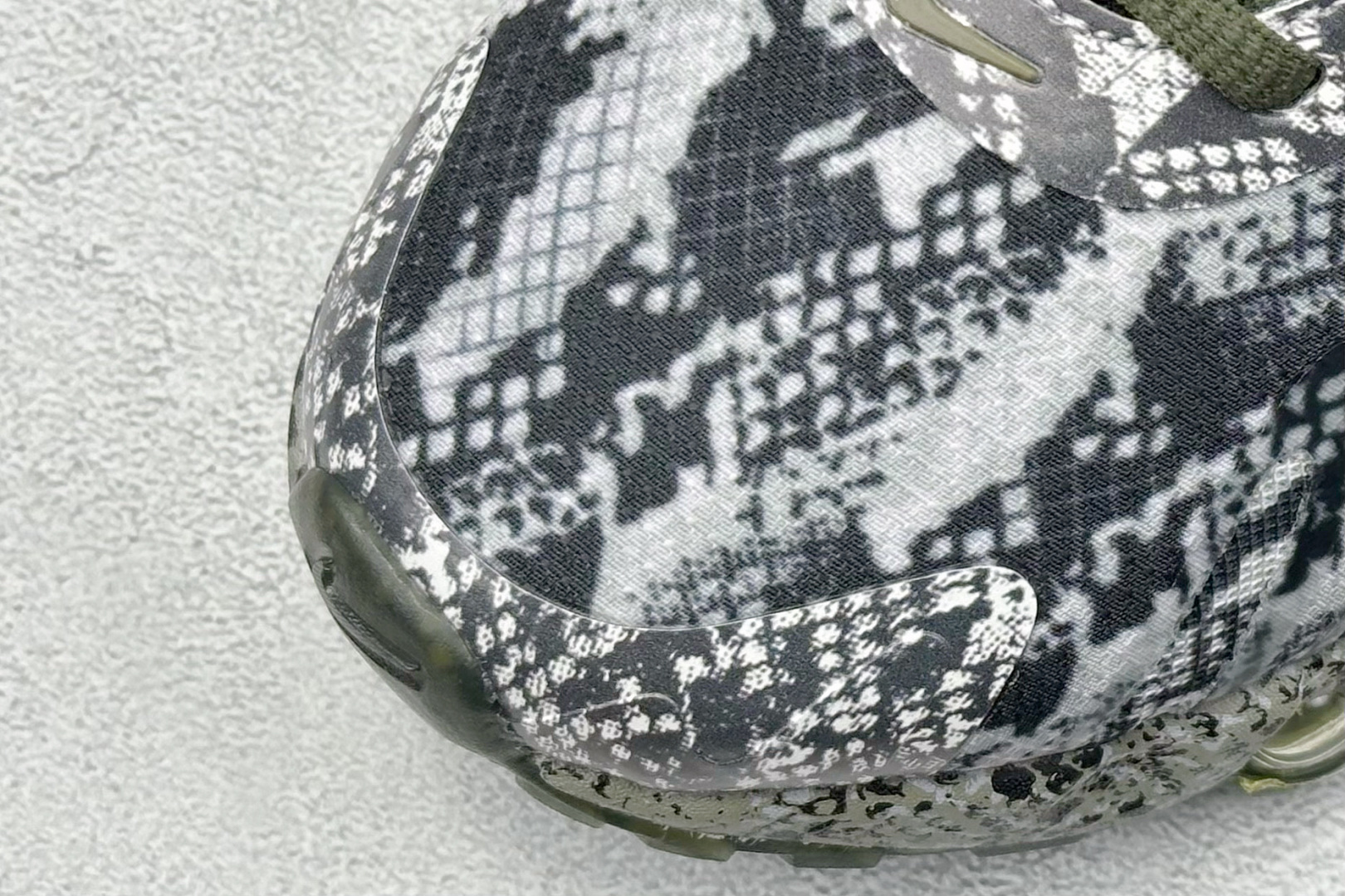 图片[7]-YH版 Nk Air Max Dn8 耐克运动舒适减震气垫跑步鞋  #鞋款旨在透过 Dynamic Air 技术提升全天穿着体验，当中首次采用了全掌 Dynamic Air 系统，内置两组 Air 气垫，并透过八条互相连通的气管形成持续的气压循环，让每一步都更具弹性与灵活度。 货号：HF5509-900  尺码：36-45-选品中心