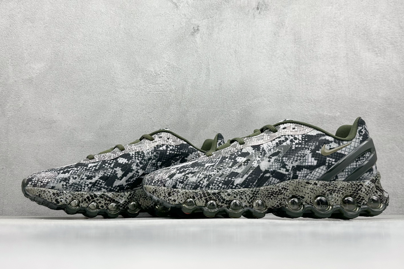 图片[5]-YH版 Nk Air Max Dn8 耐克运动舒适减震气垫跑步鞋  #鞋款旨在透过 Dynamic Air 技术提升全天穿着体验，当中首次采用了全掌 Dynamic Air 系统，内置两组 Air 气垫，并透过八条互相连通的气管形成持续的气压循环，让每一步都更具弹性与灵活度。 货号：HF5509-900  尺码：36-45-选品中心