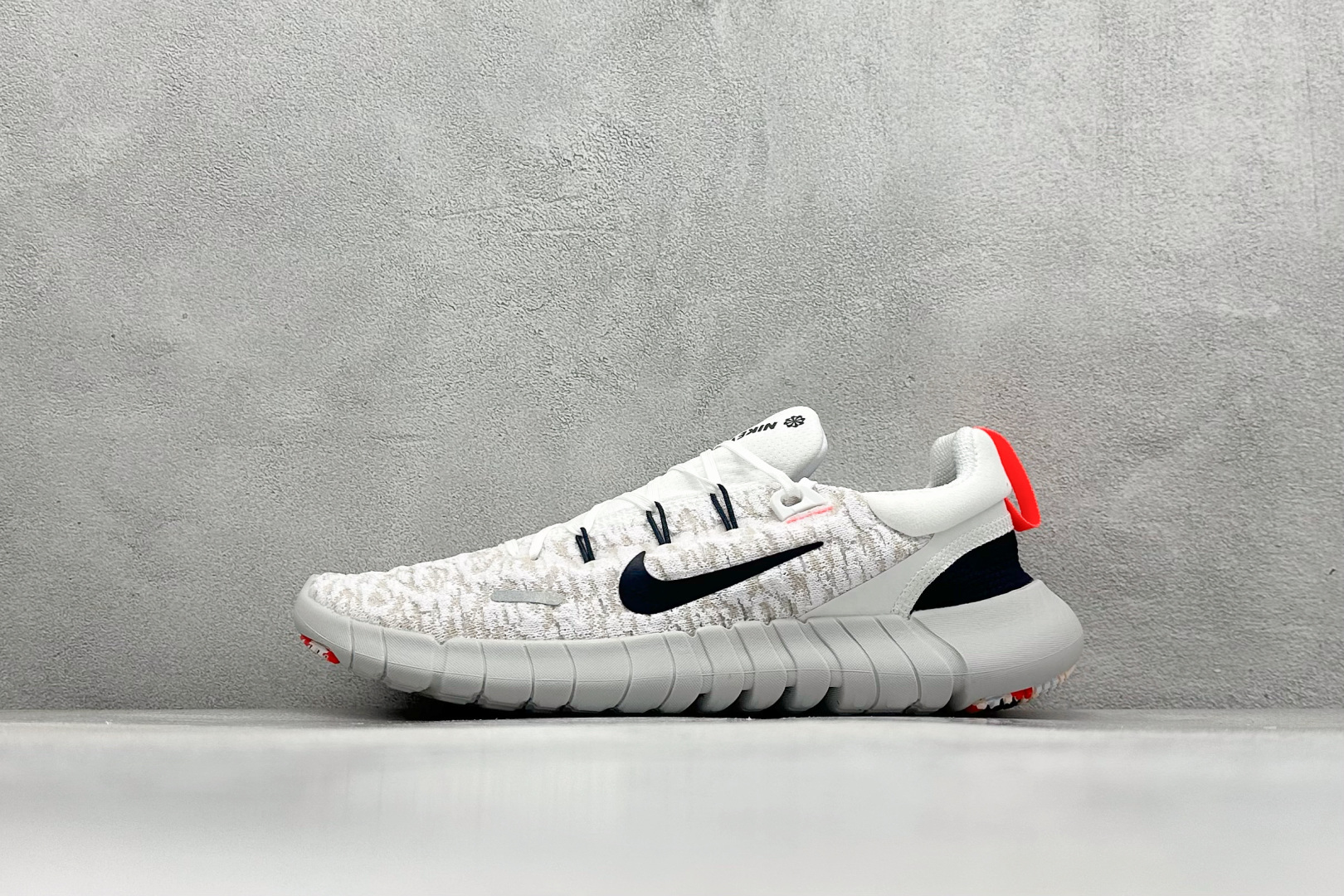 CH版Nk Free RN NEXT NATURE 耐克赤足超轻量跑鞋 #原装透气牛津防水面料 工程纹路赤足体验 透气足弓网眼 货号：CZ1884-103 尺码：36-45-选品中心