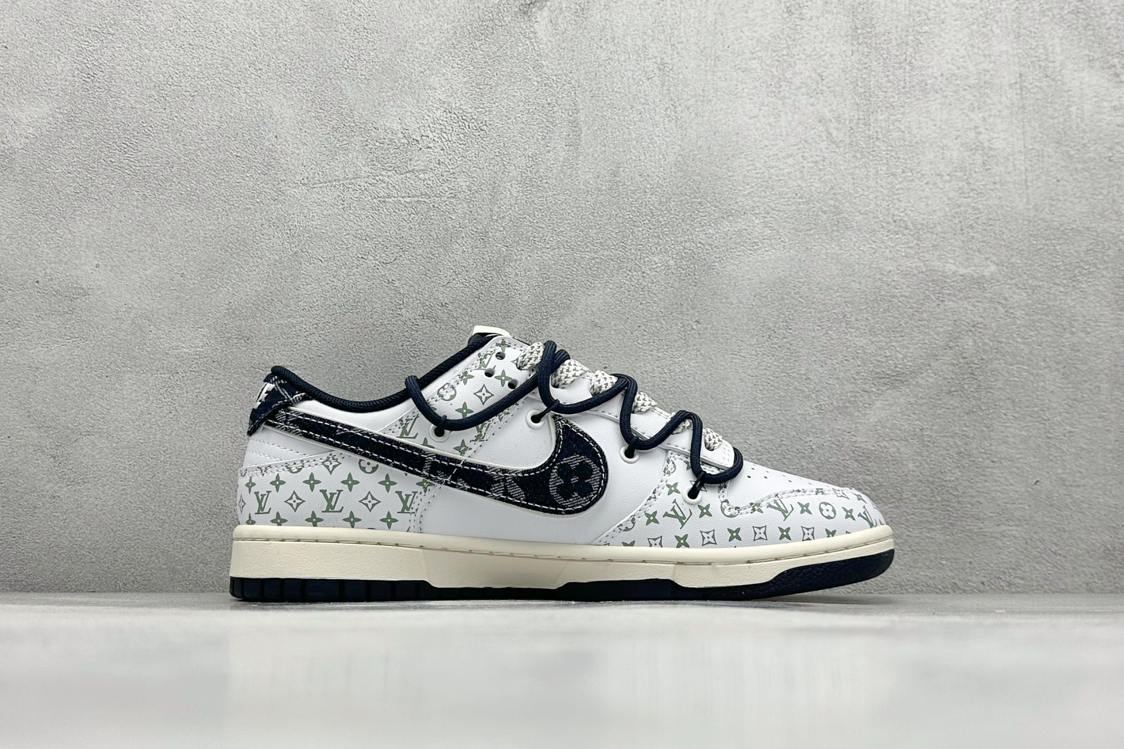 300 XC版Nike SB Dunk Low x Louis Vuitton 蓝黑绑带 DM6868-086-Chinese  UA Cheap High Quatity Brand  Clothes Bags handbags Sneakers wholesale wholesaler seller from China Factory suppliers Fashion Clothing  Shoes best Quality Beautiful Price  300 XC版Nike SB Dunk Low x Louis Vuitton 蓝黑绑带 DM6868-086