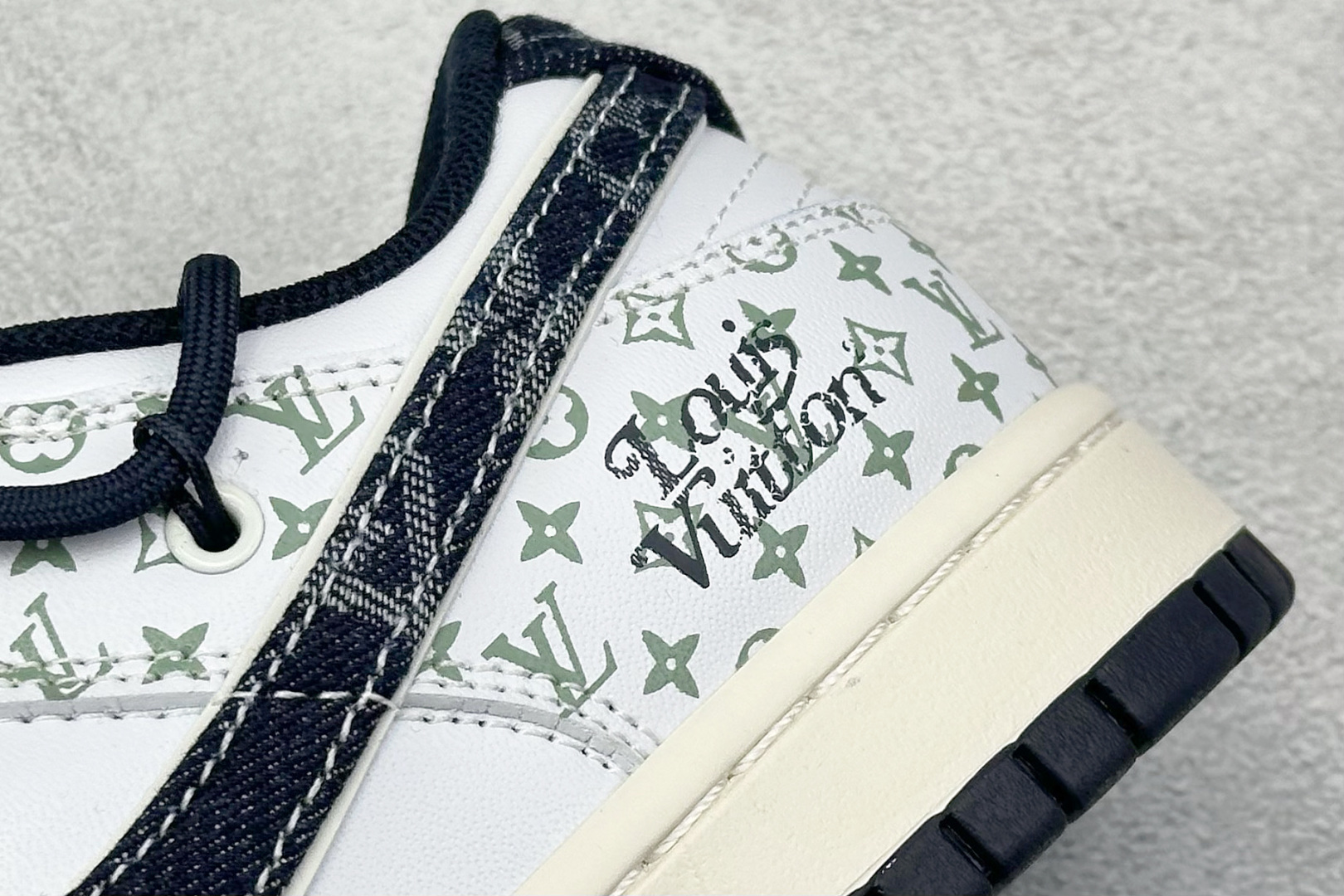 300 XC版Nike SB Dunk Low x Louis Vuitton 蓝黑绑带 DM6868-086-Chinese  UA Cheap High Quatity Brand  Clothes Bags handbags Sneakers wholesale wholesaler seller from China Factory suppliers Fashion Clothing  Shoes best Quality Beautiful Price  300 XC版Nike SB Dunk Low x Louis Vuitton 蓝黑绑带 DM6868-086