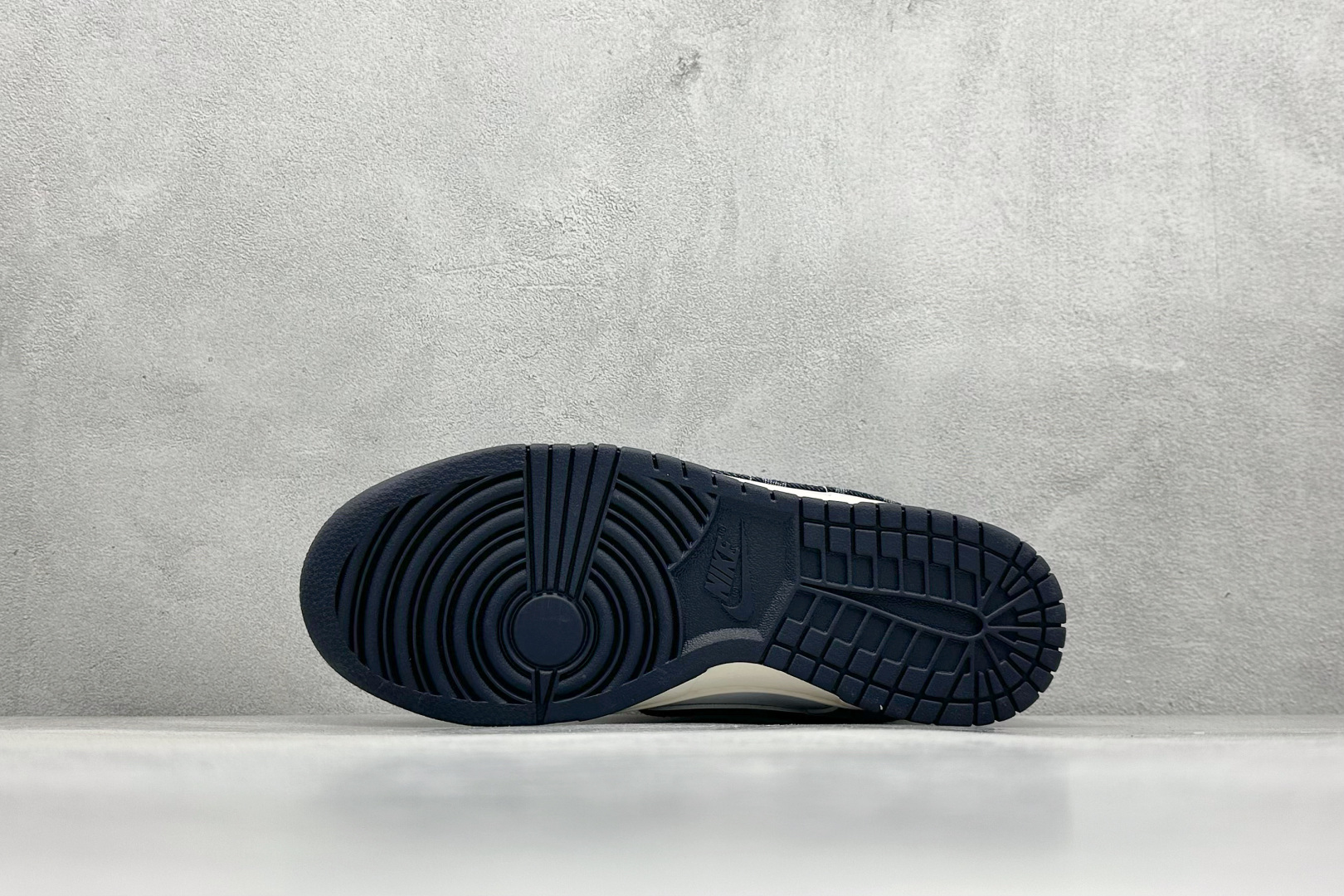 300 XC版Nike SB Dunk Low x Louis Vuitton 蓝黑绑带 DM6868-086-Chinese  UA Cheap High Quatity Brand  Clothes Bags handbags Sneakers wholesale wholesaler seller from China Factory suppliers Fashion Clothing  Shoes best Quality Beautiful Price  300 XC版Nike SB Dunk Low x Louis Vuitton 蓝黑绑带 DM6868-086