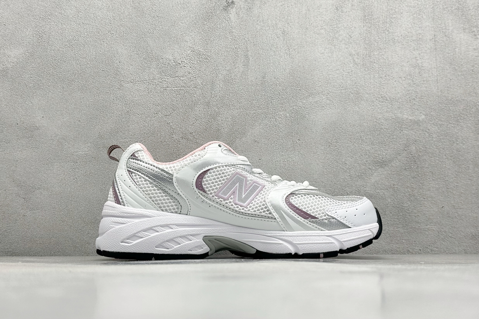 图片[2]-R1长青福利  新百伦New Balance MR530系列 复古老爹风网布跑步休闲运动鞋 采用硬质牛剖革组合透气网眼布鞋面材质 独立3层组合大底私模 正确独立中底嵌入ABZORB缓震材质 货好：GR530GK-选品中心