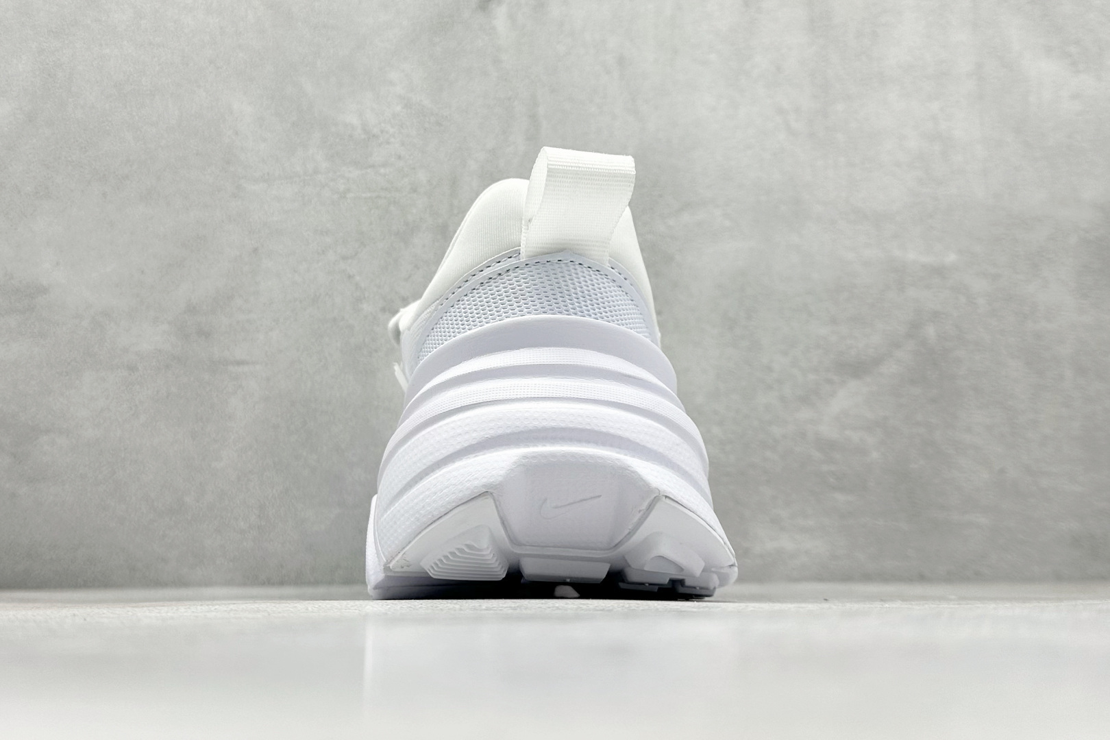 图片[6]-Nk V2K Runtekk Run 减震防滑复古低帮跑步鞋  #鞋款被命名为 Runtekk 设计上借鉴了 2000 年的跑鞋风格 简练又有复古运动气质 材质上使用大面积网眼、皮革、TPU 组成 支撑和透气性肯定不错 中底处由 Cushlon 泡绵打造 保证在压马路时可以提供优秀脚感 并通过一手做旧氧化效果突出复古感 中底造型很容易让大家联想到巴黎世家3XL 增高效果同样不能忽视 货号：FD0736-113  尺码：36 36.5 37.5 38 38.5 39 40 40.5 41 42 42.5 43 44 44.5 45-选品中心