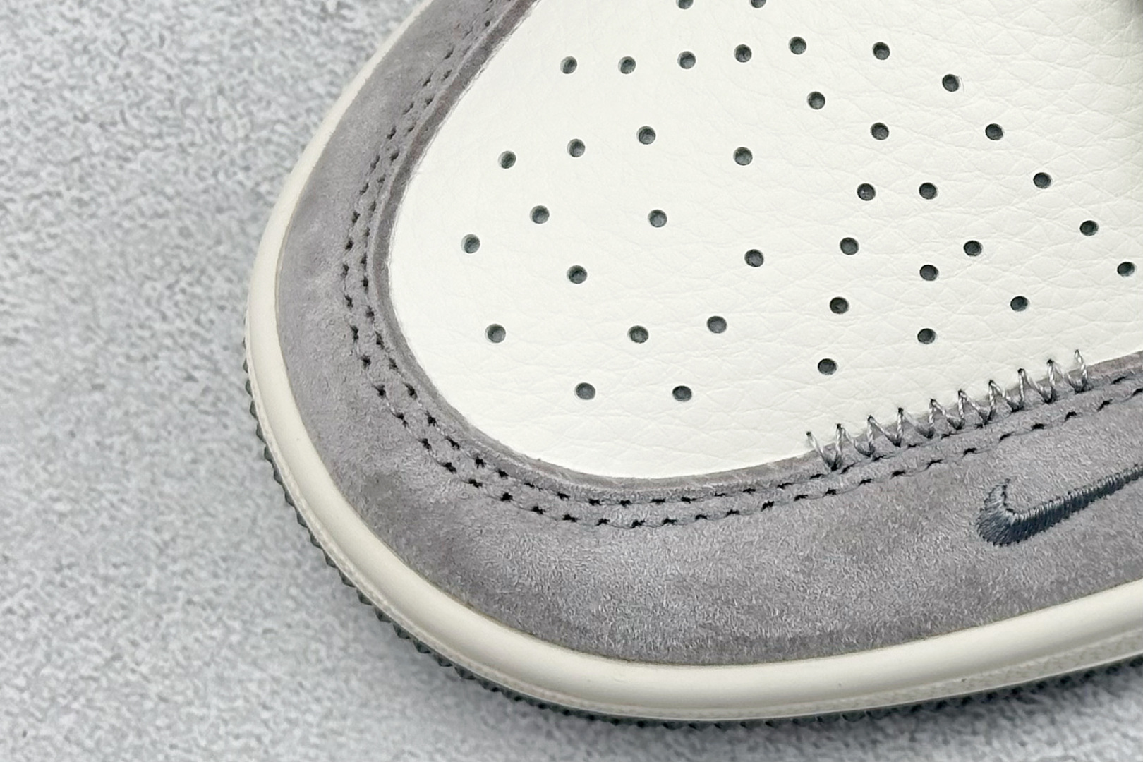 图片[7]-Air Jordan 1 Retro Low x Stussy x Supreme 白灰小钩 官方同步新色 原装级产物 拒绝公底 立体鞋型 细节完美 高清洁度 购置公司同步原材料 原汁原味 忠于原版 货号：SJ9950 053 尺码：36 36.5 37.5 38 38.5 39 40 40.5 41 42 42.5 43 44 44.5 45-选品中心