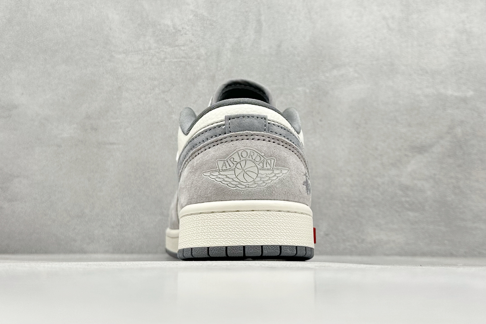 图片[6]-Air Jordan 1 Retro Low x Stussy x Supreme 白灰小钩 官方同步新色 原装级产物 拒绝公底 立体鞋型 细节完美 高清洁度 购置公司同步原材料 原汁原味 忠于原版 货号：SJ9950 053 尺码：36 36.5 37.5 38 38.5 39 40 40.5 41 42 42.5 43 44 44.5 45-选品中心