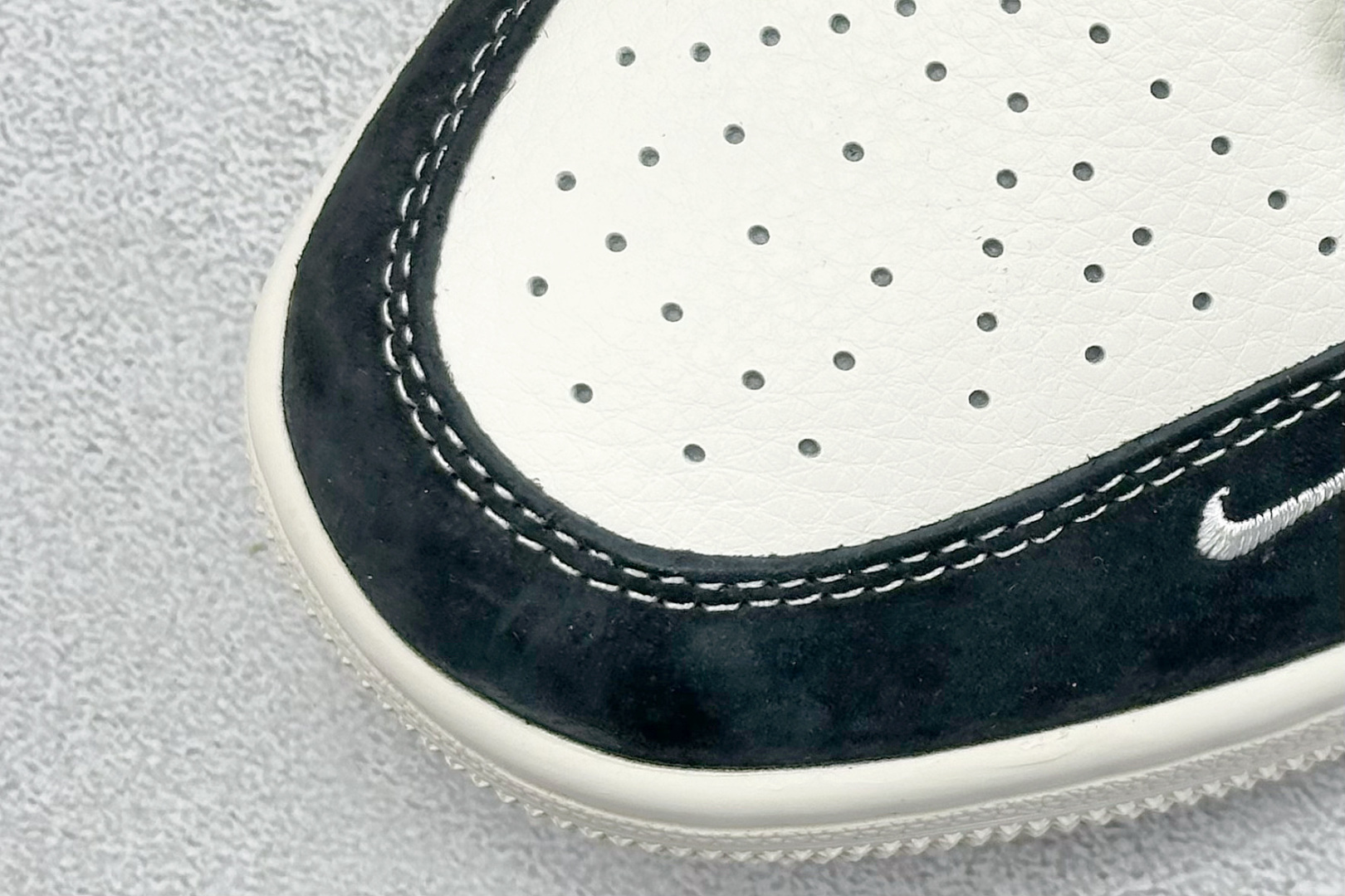 图片[7]-Air Jordan 1 Low AJ1 乔1 暴力熊联名-黑白米底 高端定制 低帮复古篮球鞋  #定制鞋盒 大厂纯原品质出货 超高清洁度 皮料切割干净无任何毛边 细节完美   货号：SJ9950-038 尺码：36 36.5 37.5 38 38.5 39 40 40.5 41 42 42.5 43 44 44.5 45-选品中心