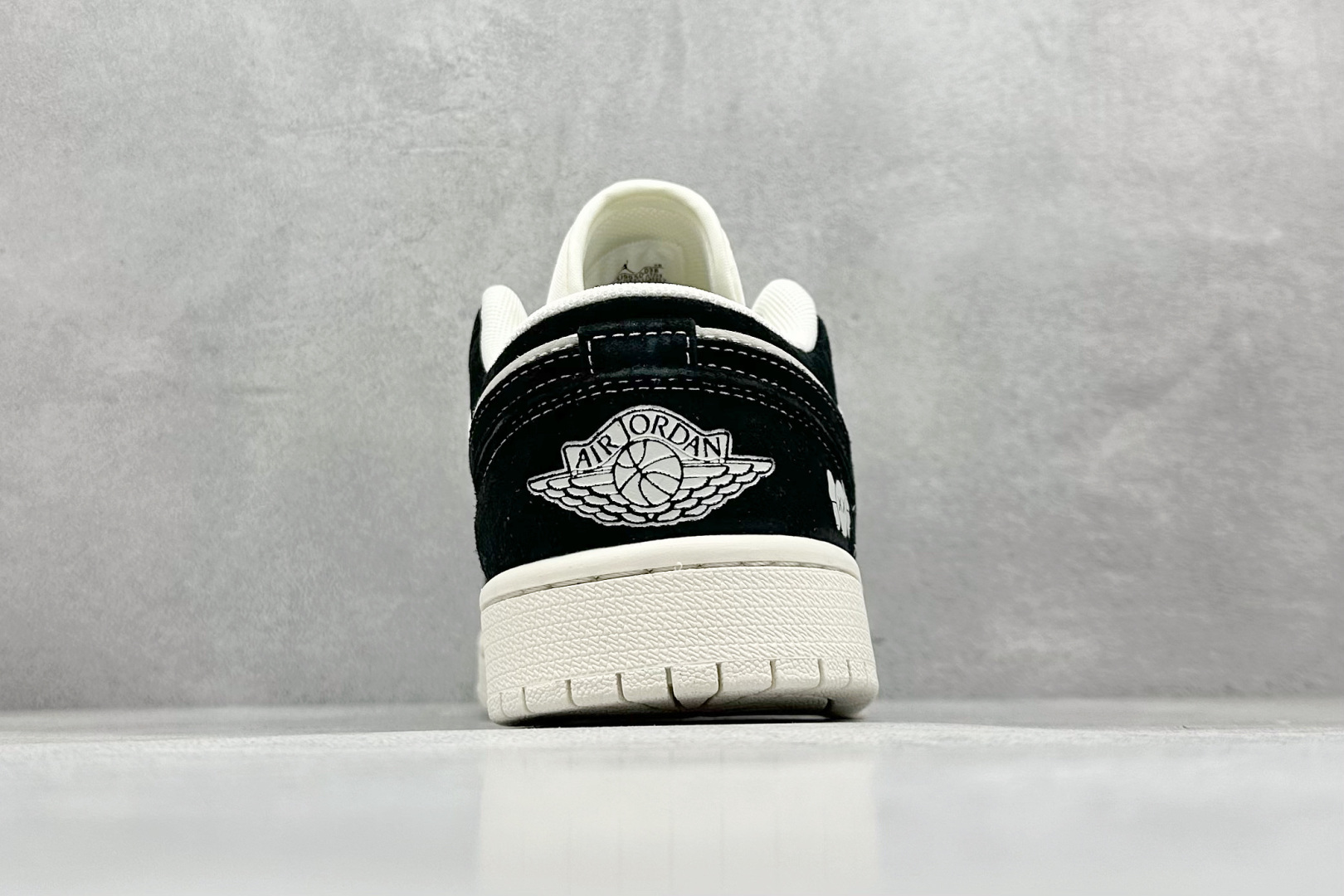 图片[6]-Air Jordan 1 Low AJ1 乔1 暴力熊联名-黑白米底 高端定制 低帮复古篮球鞋  #定制鞋盒 大厂纯原品质出货 超高清洁度 皮料切割干净无任何毛边 细节完美   货号：SJ9950-038 尺码：36 36.5 37.5 38 38.5 39 40 40.5 41 42 42.5 43 44 44.5 45-选品中心