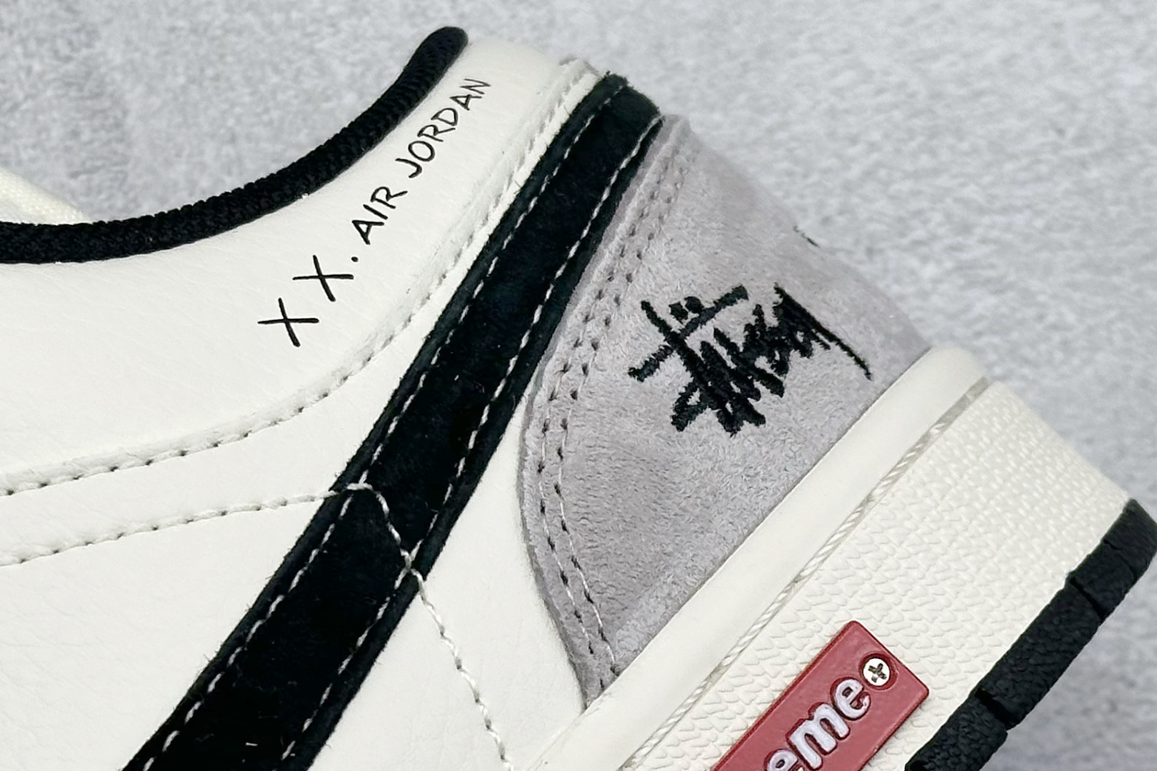 图片[9]-Air Jordan 1 Retro Low x Supreme x Stussy 米黑小钩 官方同步新色 原装级产物 拒绝公底 立体鞋型 细节完美 高清洁度 购置公司同步原材料 原汁原味 忠于原版 货号：SJ9950 034 尺码：36 36.5 37.5 38 38.5 39 40 40.5 41 42 42.5 43 44 44.5 45-选品中心