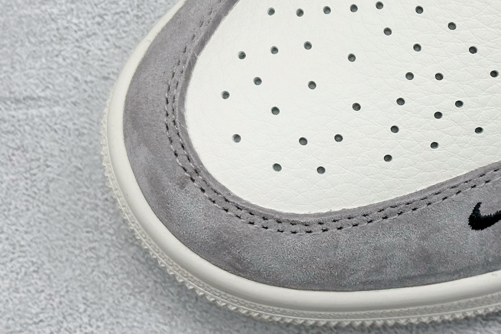 图片[7]-Air Jordan 1 Retro Low x Supreme x Stussy 米黑小钩 官方同步新色 原装级产物 拒绝公底 立体鞋型 细节完美 高清洁度 购置公司同步原材料 原汁原味 忠于原版 货号：SJ9950 034 尺码：36 36.5 37.5 38 38.5 39 40 40.5 41 42 42.5 43 44 44.5 45-选品中心