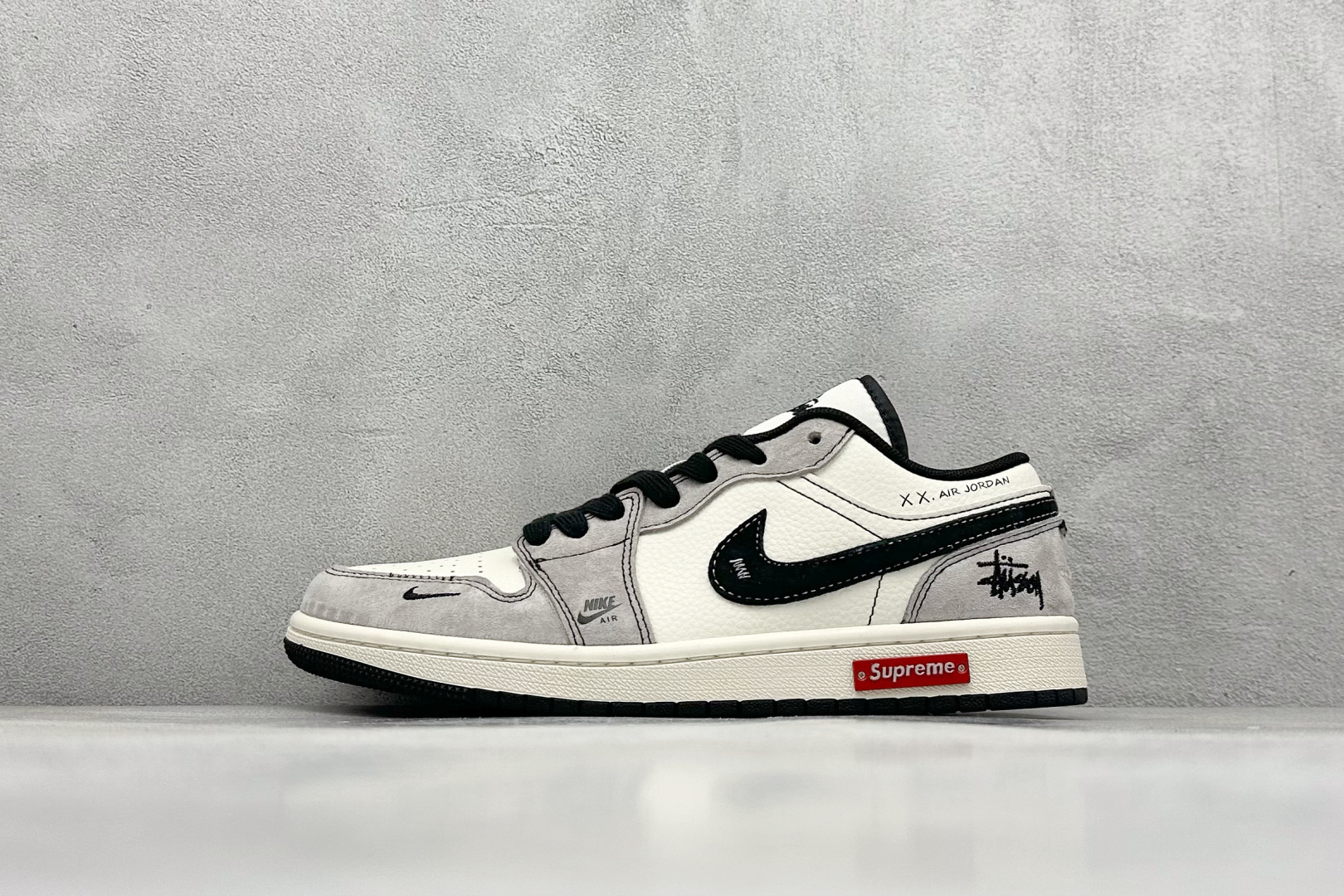 Air Jordan 1 Low AJ1 斯图西 Supreme联名 猪八黑勾 高端定制 低帮复古篮球鞋  #定制鞋盒 大厂纯原品质出货 超高清洁度 皮料切割干净无任何毛边 细节完美   货号：SJ9950-052 尺码：36 36.5 37.5 38 38.5 39 40 40.5 41 42 42.5 43 44 44.5 45-选品中心