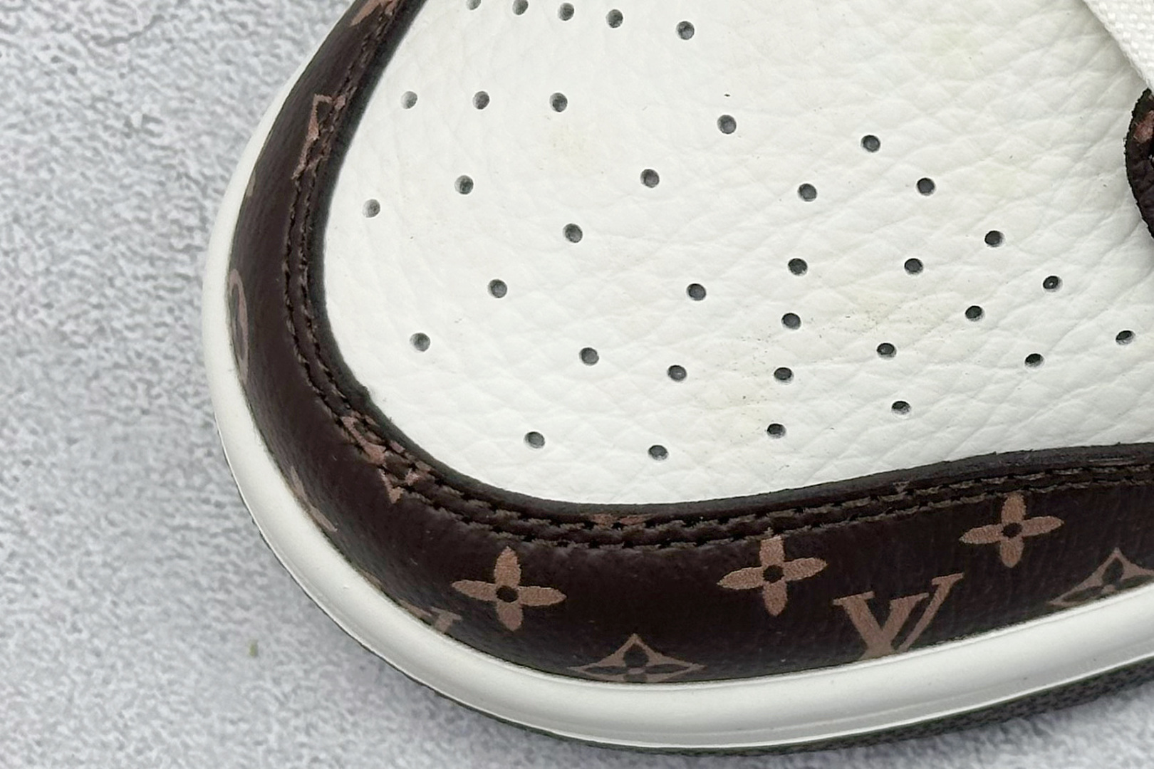 图片[7]-Nk SB Dunk Low LV联名-棋盘格棕白勾 周年高端定制 低帮休闲板鞋  #定制鞋盒 大厂纯原品质出货 超高清洁度 皮料切割干净无任何毛边 细节完美 货号： SJ2068-253  尺码：36 36.5 37.5 38 38.5 39 40 40.5 41 42 42.5 43 44 44.5 45-选品中心