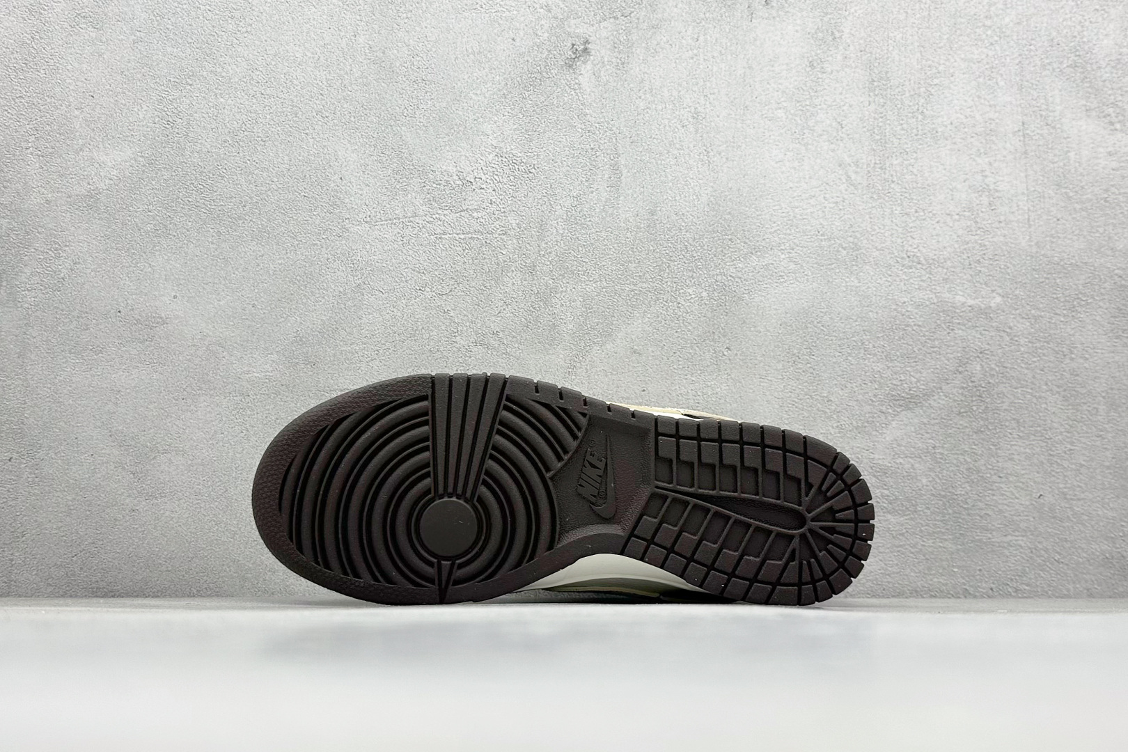 图片[4]-Nk SB Dunk Low LV联名-棋盘格棕白勾 周年高端定制 低帮休闲板鞋  #定制鞋盒 大厂纯原品质出货 超高清洁度 皮料切割干净无任何毛边 细节完美 货号： SJ2068-253  尺码：36 36.5 37.5 38 38.5 39 40 40.5 41 42 42.5 43 44 44.5 45-选品中心