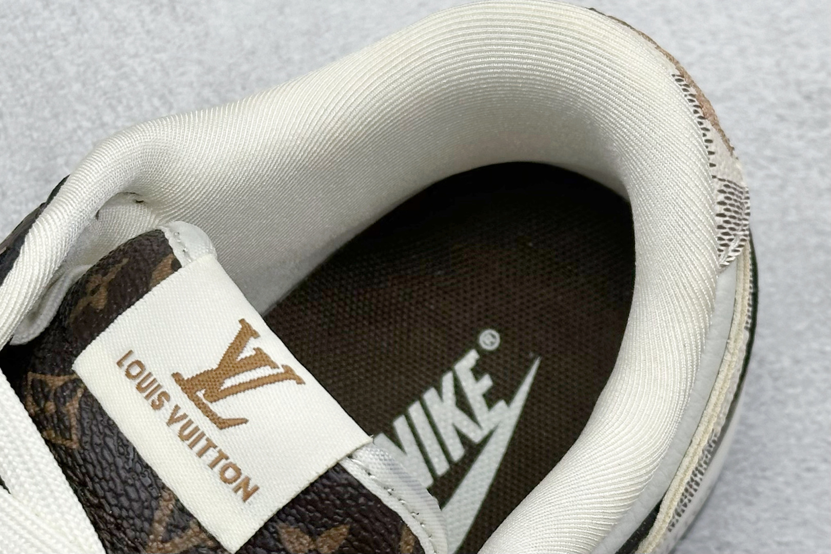 图片[8]-Nk SB Dunk Low LV联名-棋盘格棕白勾 周年高端定制 低帮休闲板鞋  #定制鞋盒 大厂纯原品质出货 超高清洁度 皮料切割干净无任何毛边 细节完美 货号： SJ2068-253  尺码：36 36.5 37.5 38 38.5 39 40 40.5 41 42 42.5 43 44 44.5 45-选品中心