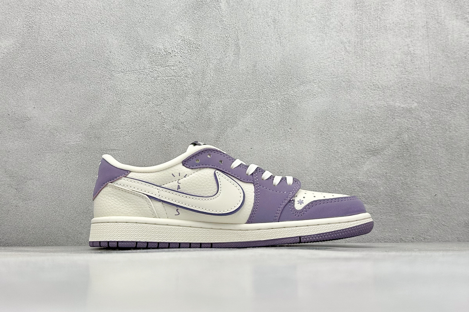 260 Travis Scott x Nike Air Jordan 1 Low x 拉布布涂鸦 Air Jordan 1 Low 反转紫白拉布布涂鸦倒钩 XB1979-010