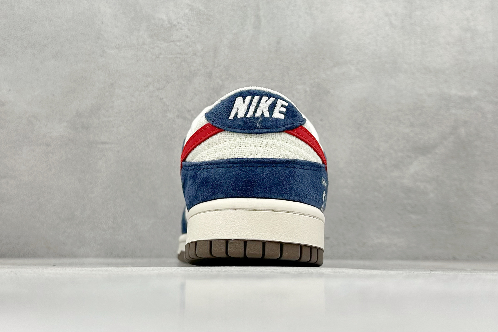 260 Nike SB Dunk Low x Supreme 蓝白红小勾 XD1588-220-Chinese  UA Cheap High Quatity Brand  Clothes Bags handbags Sneakers wholesale wholesaler seller from China Factory suppliers Fashion Clothing  Shoes best Quality Beautiful Price  260 Nike SB Dunk Low x Supreme 蓝白红小勾 XD1588-220