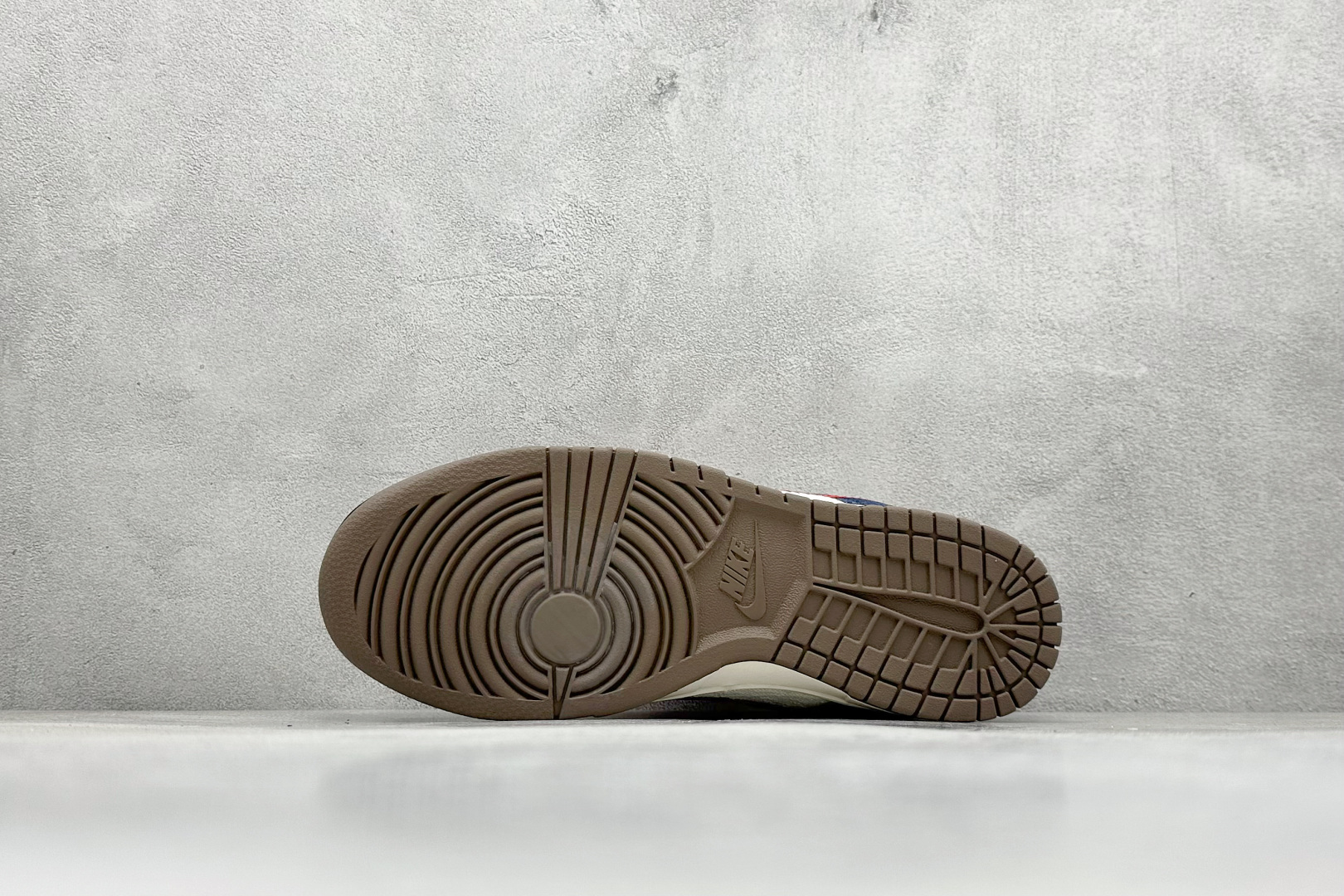 260 Nike SB Dunk Low x Supreme 蓝白红小勾 XD1588-220-Chinese  UA Cheap High Quatity Brand  Clothes Bags handbags Sneakers wholesale wholesaler seller from China Factory suppliers Fashion Clothing  Shoes best Quality Beautiful Price  260 Nike SB Dunk Low x Supreme 蓝白红小勾 XD1588-220