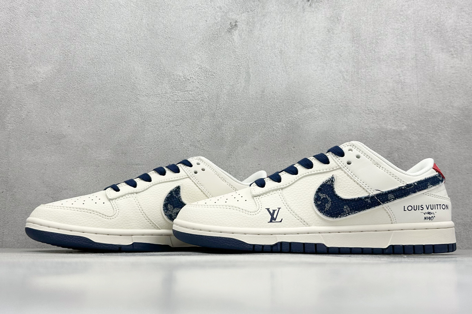 图片[5]-Nike SB Dunk Low x Louis Vuitton 白蓝 纯原大厂出品 极力推荐 原装头层材料 独家版型蒸餾加工 帶來的是更好的视觉和脚感体验 大厂纯原品质出货 清洁度 电绣工艺 皮料切割干净无任何毛边 细节完美 货号：JP1628 037 尺码：36 36.5 37.5 38 38.5 39 40 40.5 41 42 42.5 43 44 44.5 45-选品中心