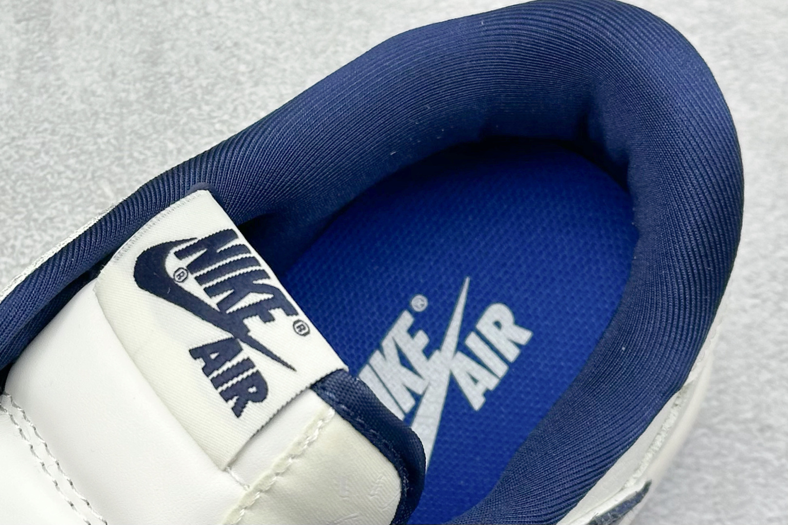 图片[8]-Travis Scott x Nike Air Jordan 1 Low x Superme Air Jordan 1 Low 反转白蓝小勾倒钩 纯原版本 全鞋采用原装头层皮，用料扎实 精雕细琢 鞋型极致还原 飞翼3D打印改良 深度立体 四线中底拉帮皮料选材 钢印 背胶一应俱全 全新批次 原装原模大底全鞋原厂定制皮料，手感细腻正确折边工艺 完美细节诠释 货号：JW1188 130 尺码：36 36.5 37.5 38 38.5 39 40 40.5 41 42 42.5 43 44 44.5 45-选品中心