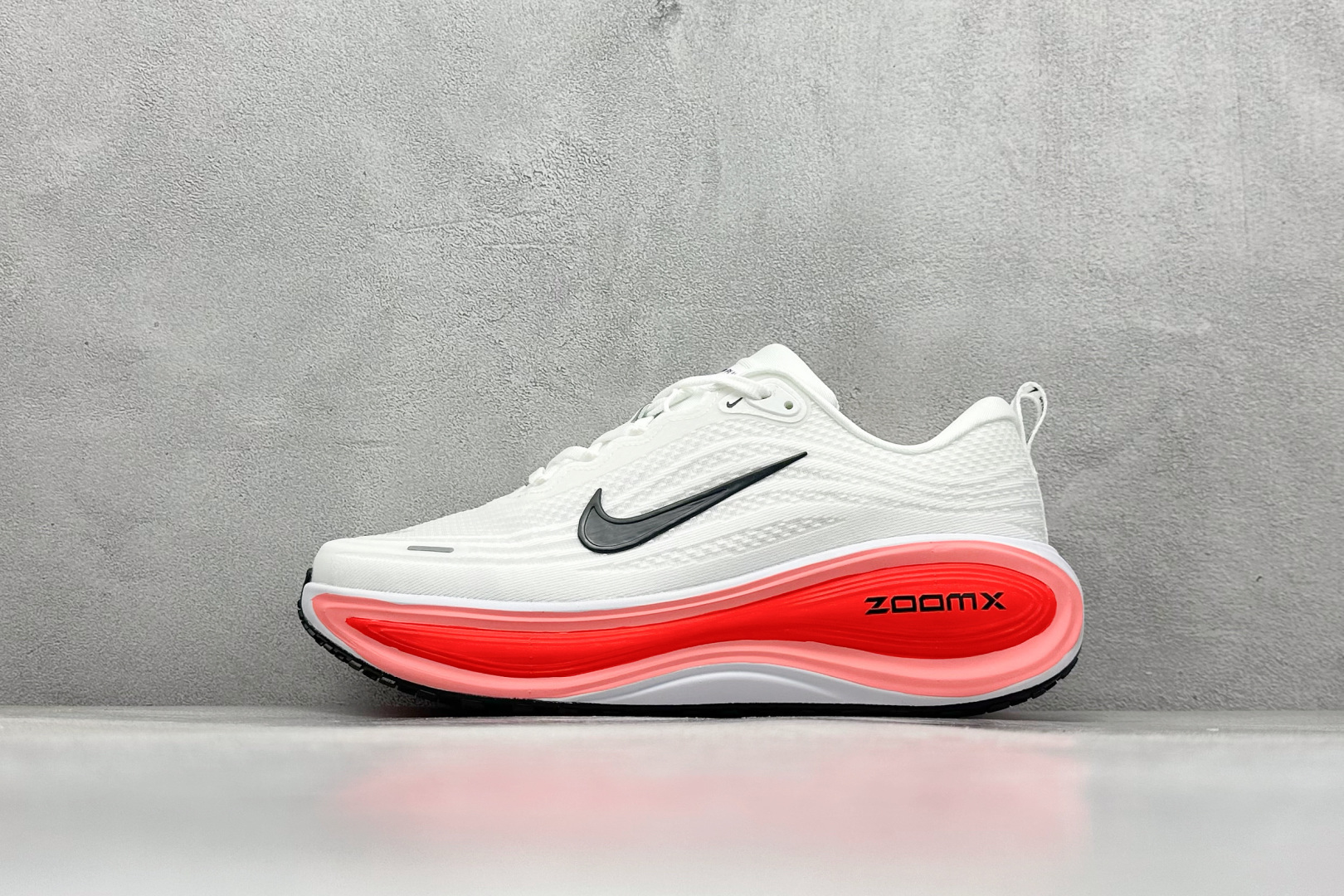 Nike VOMERO PLUS 轻盈跑鞋 公司级版本 舒适百搭防滑耐磨 低帮 休闲跑步鞋 货号：HV8150-100 尺码：36-45-选品中心