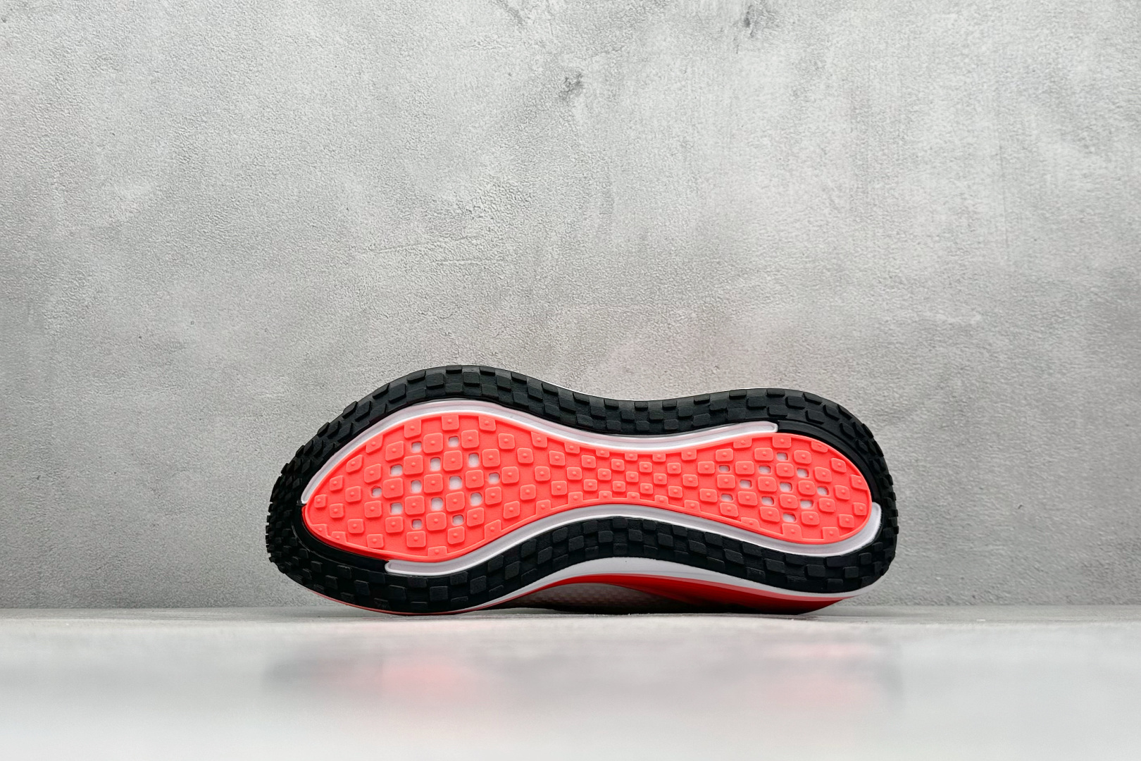 图片[4]-Nike VOMERO PLUS 轻盈跑鞋 公司级版本 舒适百搭防滑耐磨 低帮 休闲跑步鞋 货号：HV8150-100 尺码：36-45-选品中心