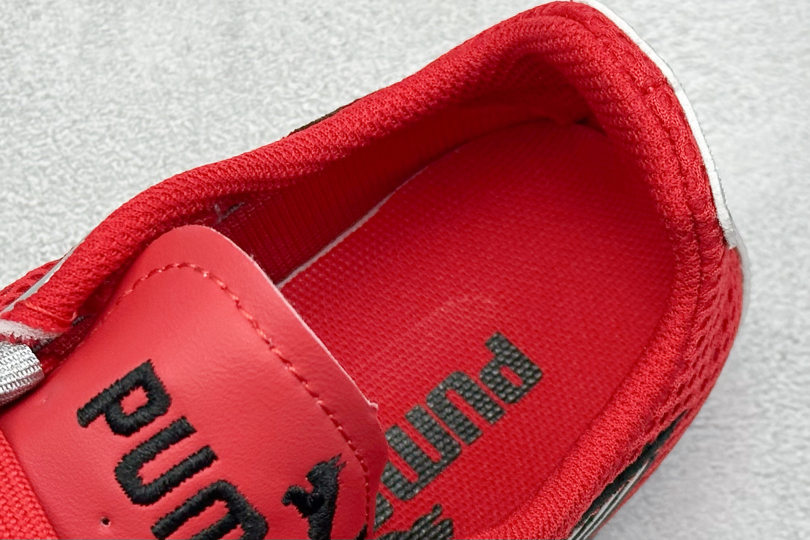 图片[8]-XS版彪马Puma H-Street 低帮专业越野德训鞋 PUMA H-STREET的设计巧妙融合了经典与创新 透气网面鞋身是对复古运动美学的致敬 它不仅延续了PUMA一贯的运动基因 更保证了穿着时的舒适度与透气性 让双脚在夏日也能自由“呼吸” 经典的鞋型设计 带着岁月沉淀的韵味 货号： 403692-03-选品中心