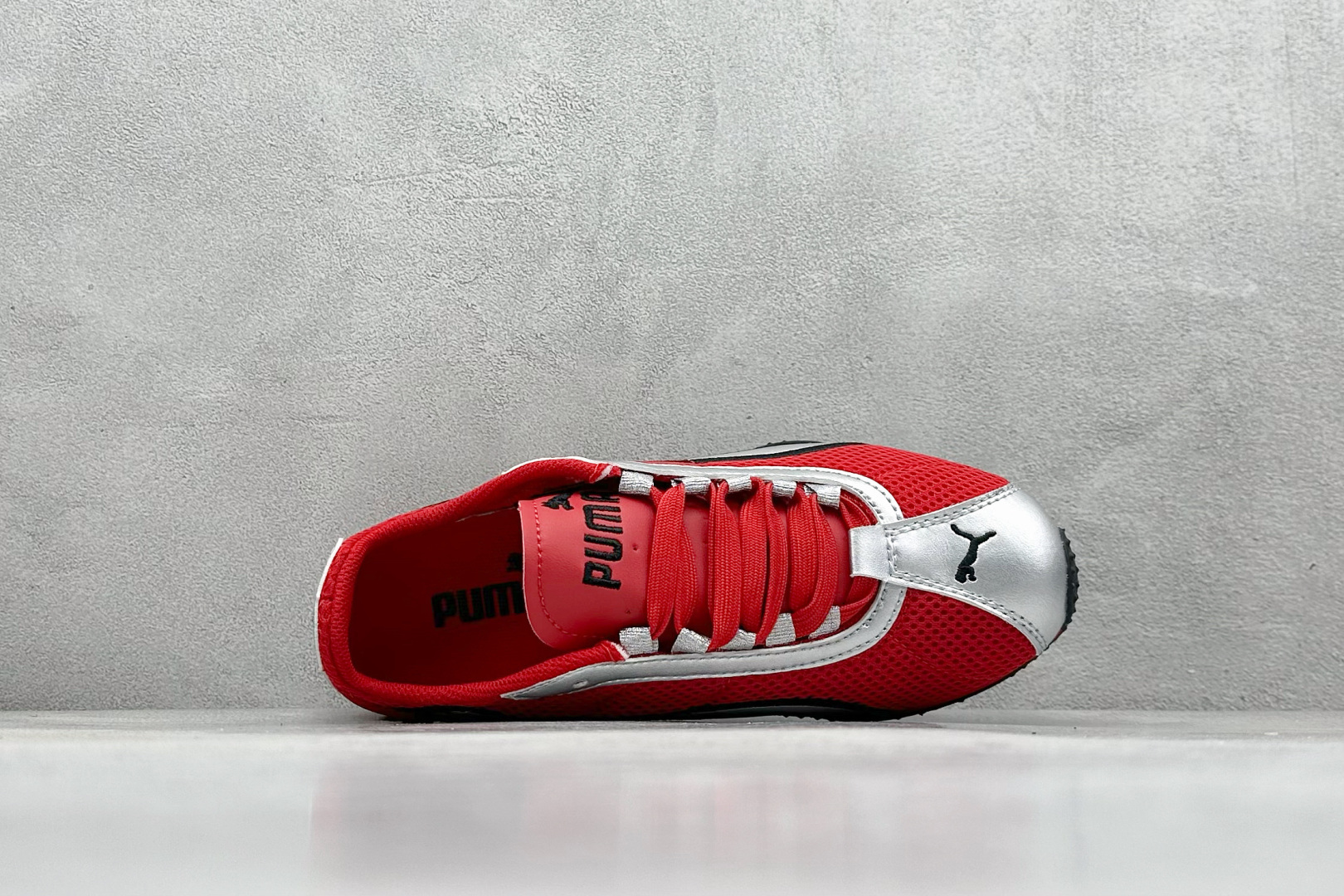 图片[3]-XS版彪马Puma H-Street 低帮专业越野德训鞋 PUMA H-STREET的设计巧妙融合了经典与创新 透气网面鞋身是对复古运动美学的致敬 它不仅延续了PUMA一贯的运动基因 更保证了穿着时的舒适度与透气性 让双脚在夏日也能自由“呼吸” 经典的鞋型设计 带着岁月沉淀的韵味 货号： 403692-03-选品中心