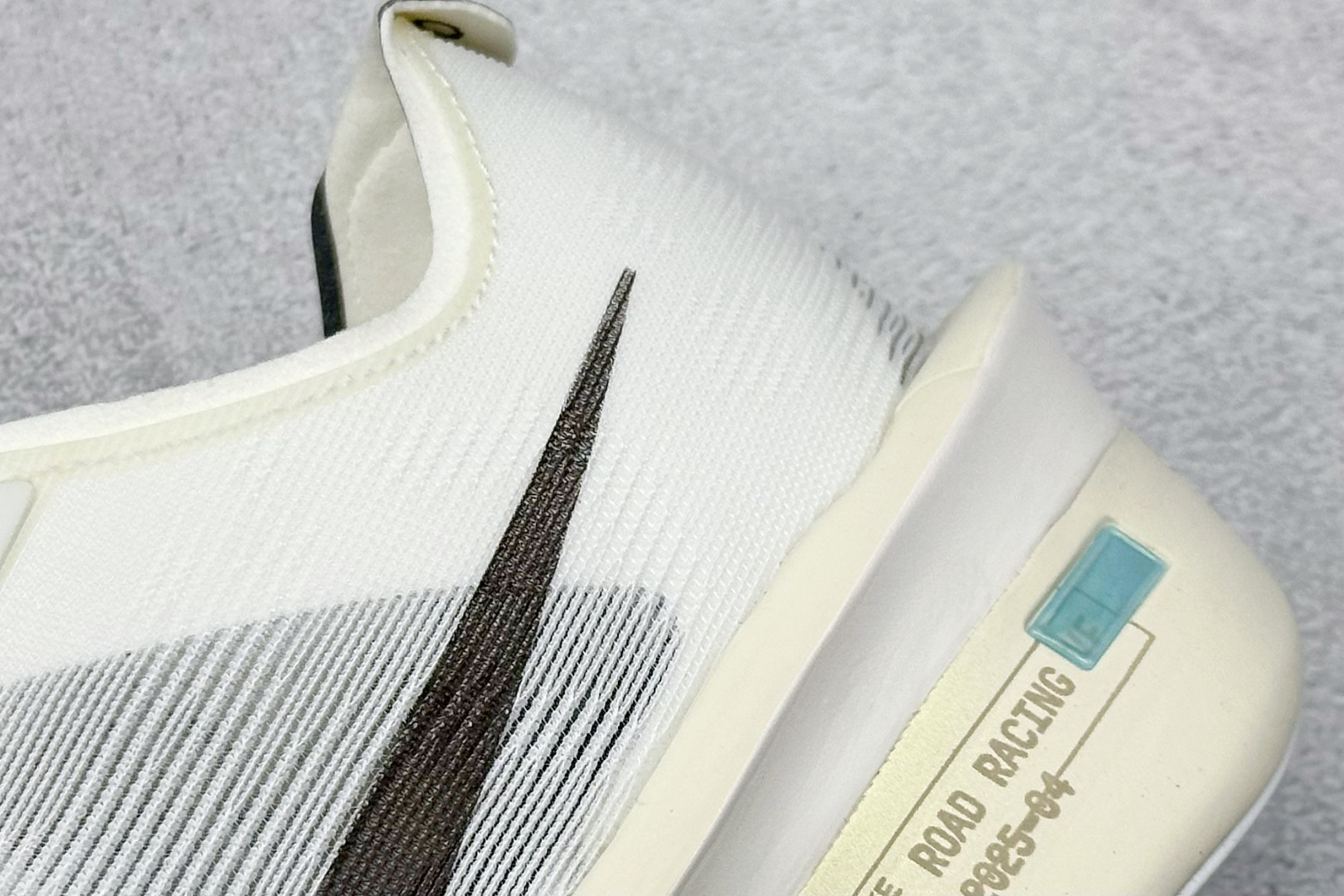 图片[9]-F版Nike ZoomX Vaporfly NEXT% 4 马拉松系列公路竞速超轻缓震跑步鞋 鞋款轻盈，同时保持出色性能表现。此鞋款质感轻盈，无论是日常畅跑还是马拉松，皆可轻松驾驭。 货号：HV6107-100 尺码：36 36.5 37.5 38 38.5 39 40 40.5 41 42 42.5 43 44 44.5 45-选品中心