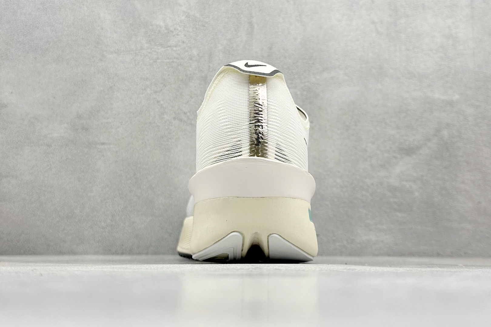 图片[6]-F版Nike ZoomX Vaporfly NEXT% 4 马拉松系列公路竞速超轻缓震跑步鞋 鞋款轻盈，同时保持出色性能表现。此鞋款质感轻盈，无论是日常畅跑还是马拉松，皆可轻松驾驭。 货号：HV6107-100 尺码：36 36.5 37.5 38 38.5 39 40 40.5 41 42 42.5 43 44 44.5 45-选品中心