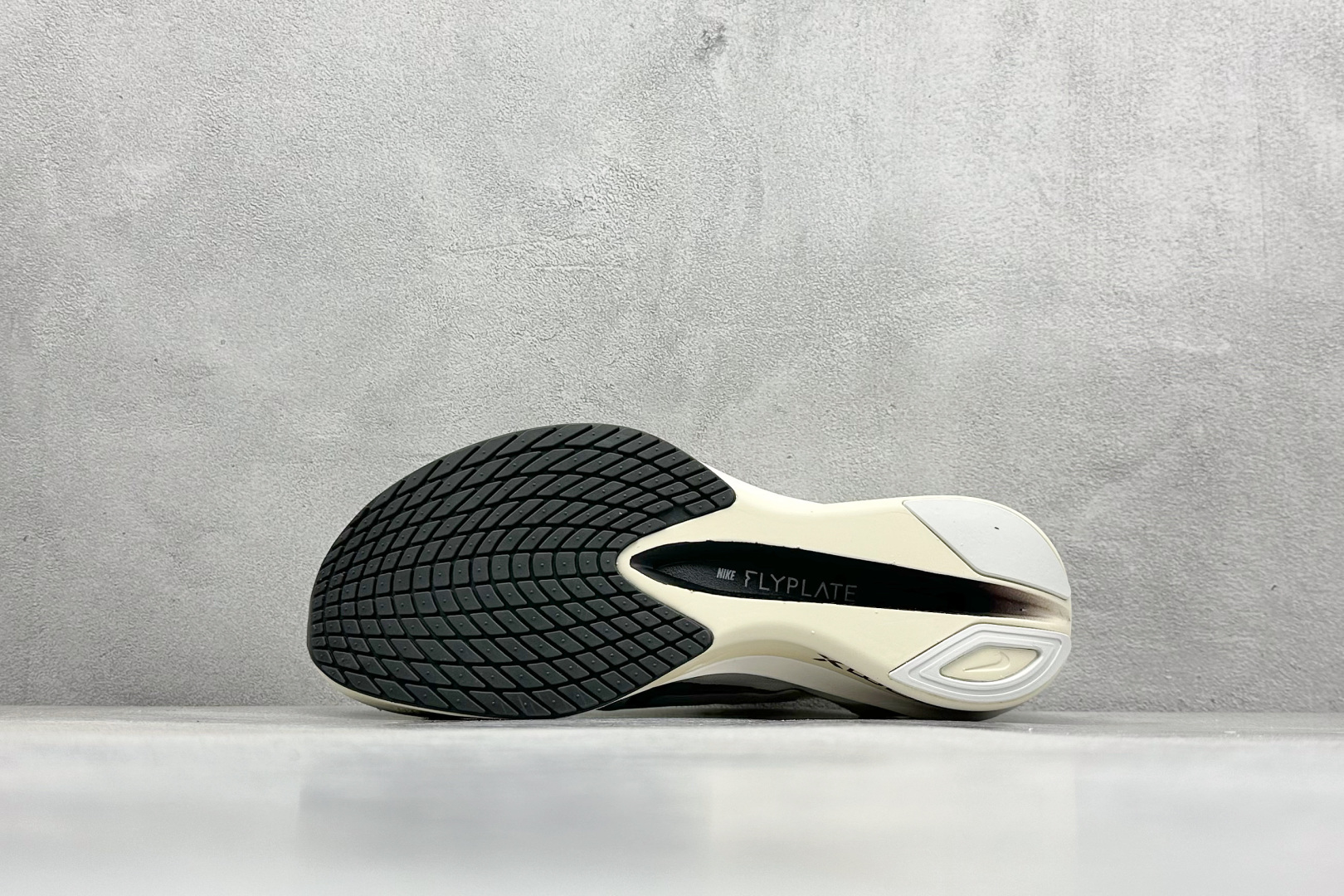 图片[4]-F版Nike ZoomX Vaporfly NEXT% 4 马拉松系列公路竞速超轻缓震跑步鞋 鞋款轻盈，同时保持出色性能表现。此鞋款质感轻盈，无论是日常畅跑还是马拉松，皆可轻松驾驭。 货号：HV6107-100 尺码：36 36.5 37.5 38 38.5 39 40 40.5 41 42 42.5 43 44 44.5 45-选品中心