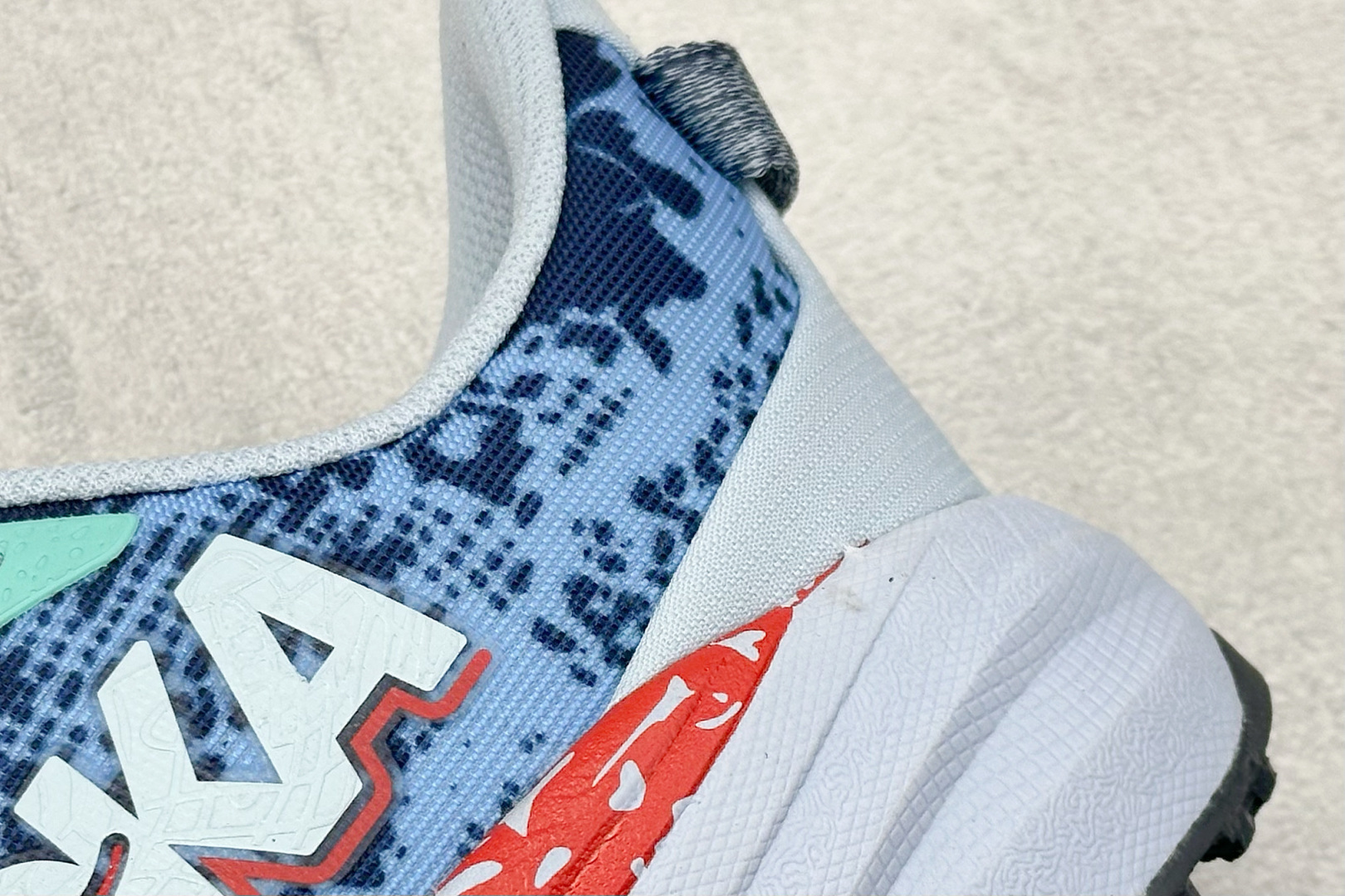 图片[9]-FS版HOKA ONE ONE M Speedgoat 6 低帮专业越野跑步鞋 相较于前几代Mafate包裹感更好跟Speedgoat(快速羚羊)系列比起来更加舒适鞋底防滑性能在下坡的石板台阶和原始路面都有很好的表现 HOKA血统属性厚底设计 在快速下坡时起到缓震保护作用减少重力给予脚踝、膝部、髋关节等处带来的冲击力 货号： 1147811/GKS-选品中心