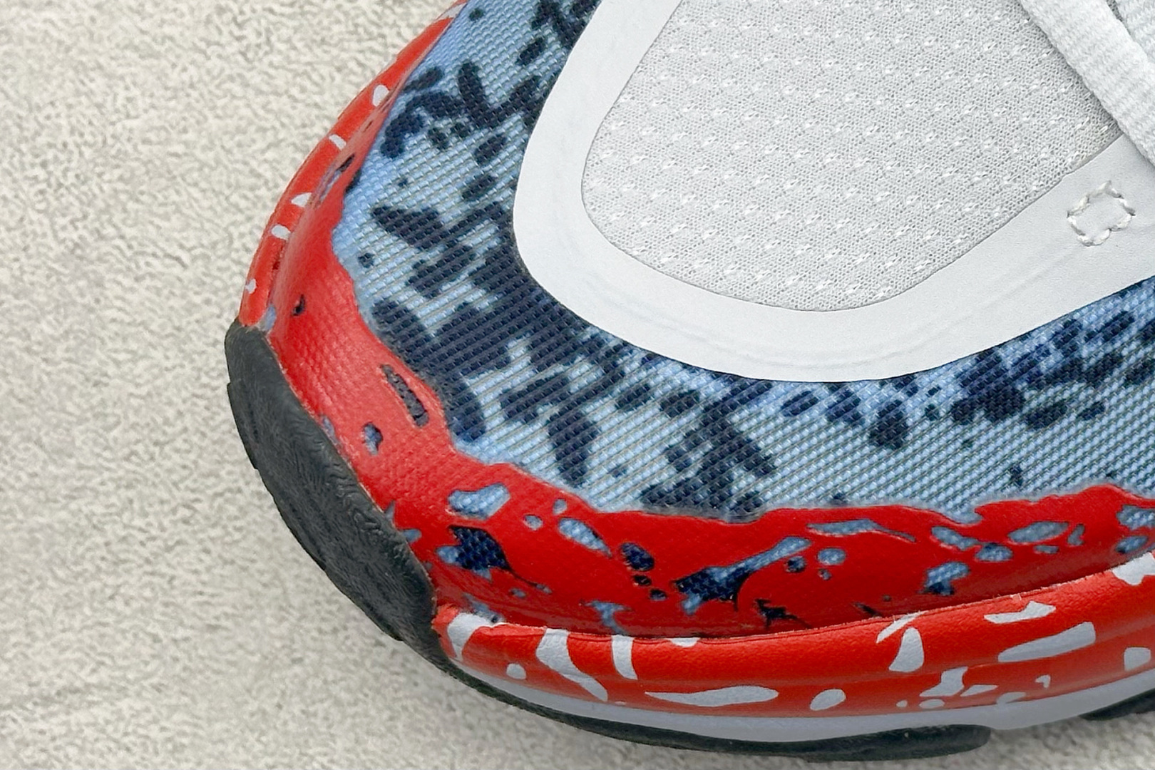 图片[7]-FS版HOKA ONE ONE M Speedgoat 6 低帮专业越野跑步鞋 相较于前几代Mafate包裹感更好跟Speedgoat(快速羚羊)系列比起来更加舒适鞋底防滑性能在下坡的石板台阶和原始路面都有很好的表现 HOKA血统属性厚底设计 在快速下坡时起到缓震保护作用减少重力给予脚踝、膝部、髋关节等处带来的冲击力 货号： 1147811/GKS-选品中心