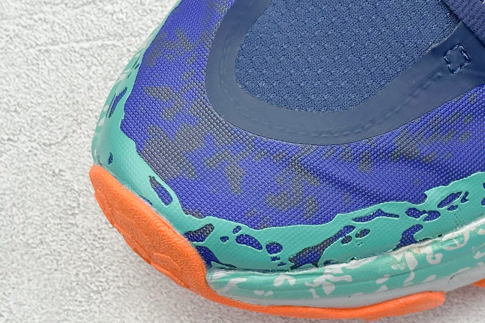 图片[7]-FS版HOKA ONE ONE M Speedgoat 6 低帮专业越野跑步鞋 相较于前几代Mafate包裹感更好跟Speedgoat(快速羚羊)系列比起来更加舒适鞋底防滑性能在下坡的石板台阶和原始路面都有很好的表现 HOKA血统属性厚底设计 在快速下坡时起到缓震保护作用减少重力给予脚踝、膝部、髋关节等处带来的冲击力 货号： 1147811/VYM-选品中心