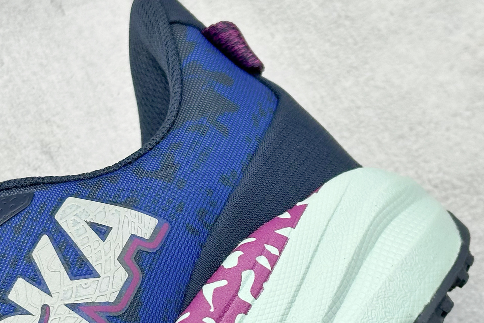 图片[9]-FS版HOKA ONE ONE M Speedgoat 6 低帮专业越野跑步鞋 相较于前几代Mafate包裹感更好跟Speedgoat(快速羚羊)系列比起来更加舒适鞋底防滑性能在下坡的石板台阶和原始路面都有很好的表现 HOKA血统属性厚底设计 在快速下坡时起到缓震保护作用减少重力给予脚踝、膝部、髋关节等处带来的冲击力 货号： 1147830/SMY-选品中心