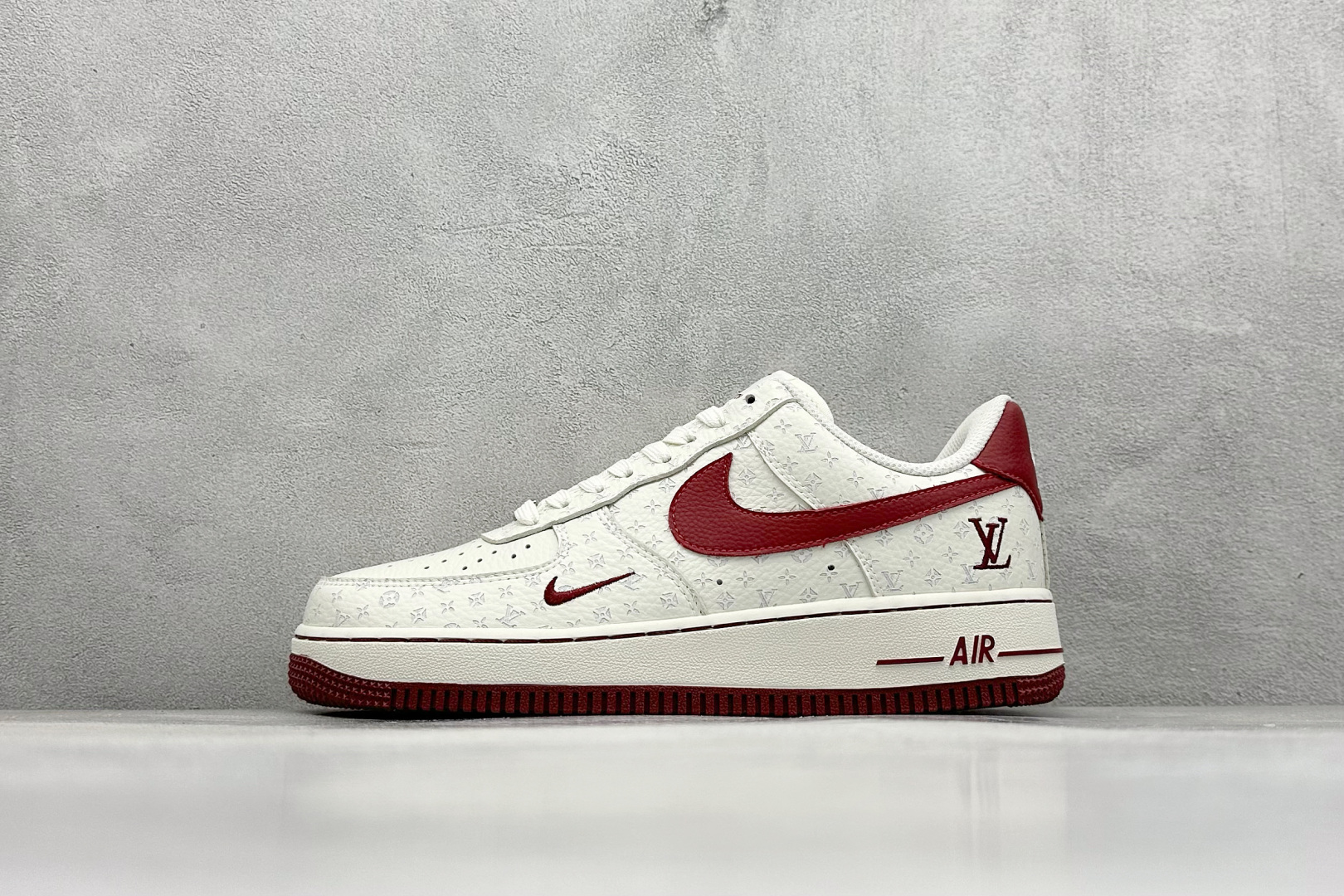 SC版Nike Air Force 1\'07 Low LV联名 白红 空军一号低帮休闲板鞋  #原楦头原纸板 原装鞋盒 原厂鞋底 超高清洁度 细节完美  货号：LW9279-015 尺码：36 36.5 37.5 38 38.5 39 40 40.5 41 42 42.5 43 44 44.5 45-选品中心