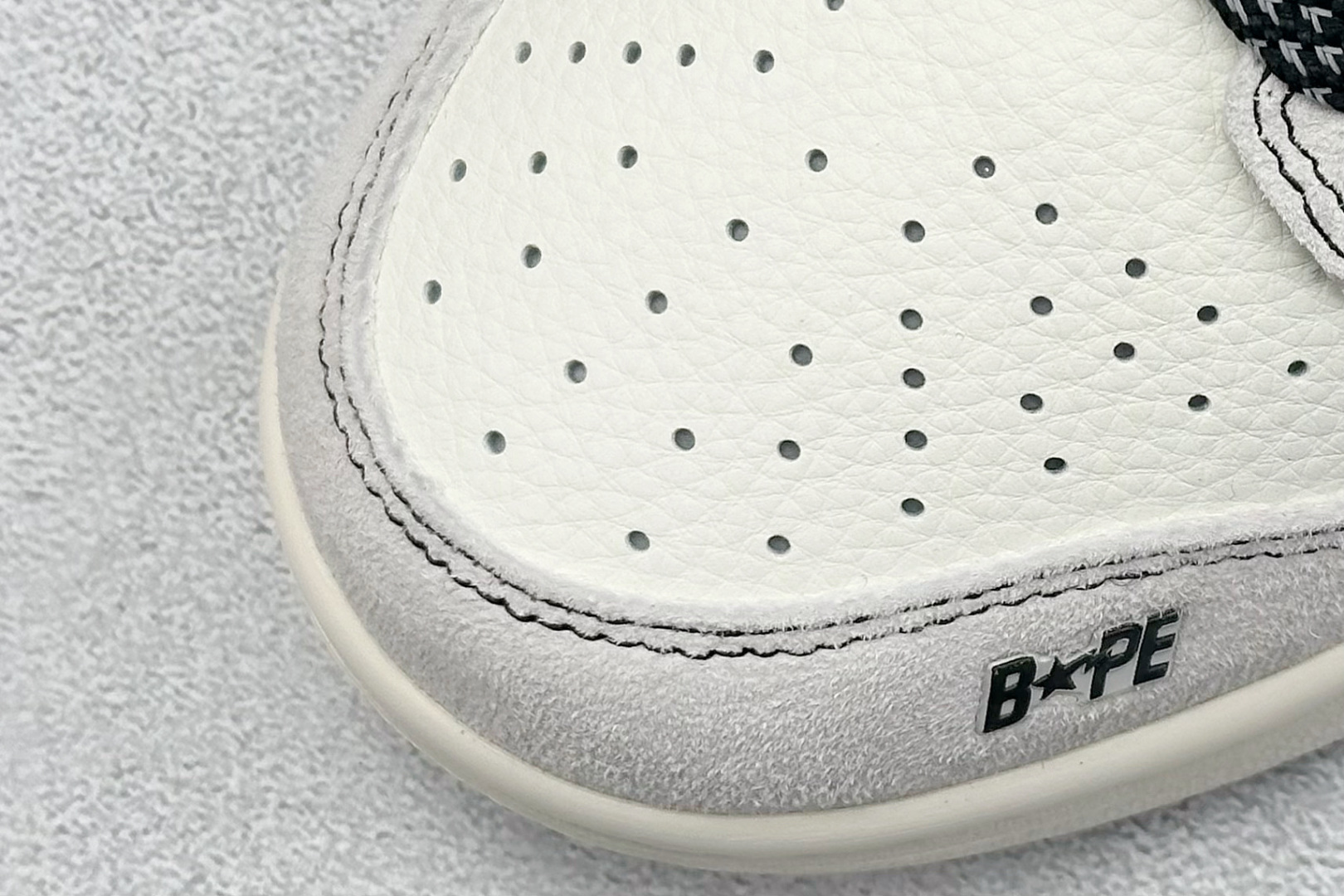 图片[7]-XC版Nike SB Dunk Low x BAPE 白黑双钩 纯原大厂出品 极力推荐 原装头层材料 独家版型蒸餾加工 帶來的是更好的视觉和脚感体验 大厂纯原品质出货 清洁度 电绣工艺 皮料切割干净无任何毛边 细节完美 货号：MM1089 017 尺码：36 36.5 37.5 38 38.5 39 40 40.5 41 42 42.5 43 44 44.5 45-选品中心