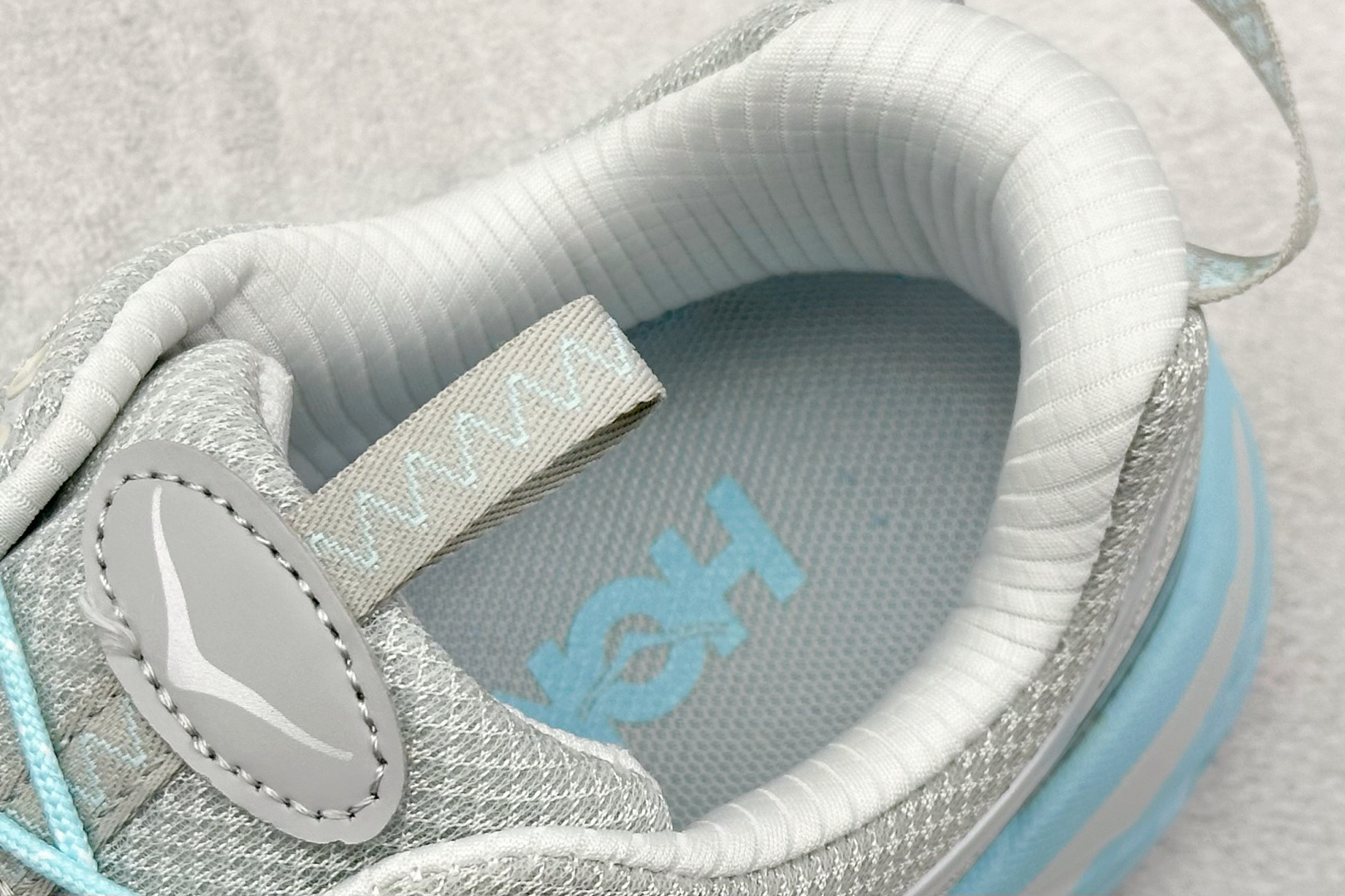 图片[8]-BF版 Hoka Mafate Speed 2 马法特二代超轻厚底轻量山地跑步鞋  #轻量化材料Fresh Foam。超轻量中底全部用料过3C认证！ 滚动平衡科技减少33%能量消耗 ！第二代Mafate更是延续精髓设计，并调整了整体的鞋型，修身的鞋型，更加灵巧的感觉一下子来了。外底韧弹感十足的EVA泡绵，结合Vibram橡胶大底，性能稳定输出，无论是平时穿着还是在潮湿的梅雨季节跑步，都是非常优秀的搭配。  货号：1141572/SLD 尺码：36 36.5 37 38 38.5 39 40 40.5 41 42 42.5 43 44 45-选品中心