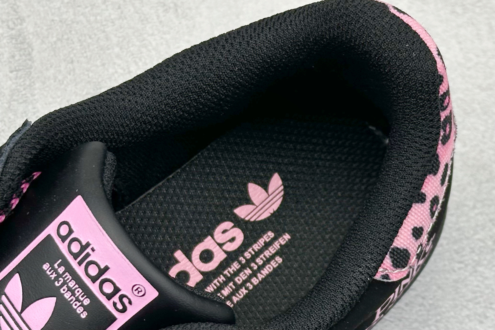 图片[8]-AD Originals Superstar x PINK PANTHER 黑粉 采用全新头层拼接皮革材质 后跟采用特色3D立体印字 渠道正品订单 诠释市场最高工艺水平 全鞋进口头层皮料打造 区别市面普通真标版本，进出专柜无压力 货号：AD8018 尺码：36-45-选品中心