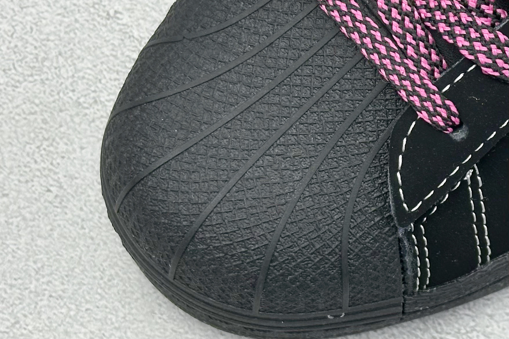 图片[7]-AD Originals Superstar x PINK PANTHER 黑粉 采用全新头层拼接皮革材质 后跟采用特色3D立体印字 渠道正品订单 诠释市场最高工艺水平 全鞋进口头层皮料打造 区别市面普通真标版本，进出专柜无压力 货号：AD8018 尺码：36-45-选品中心