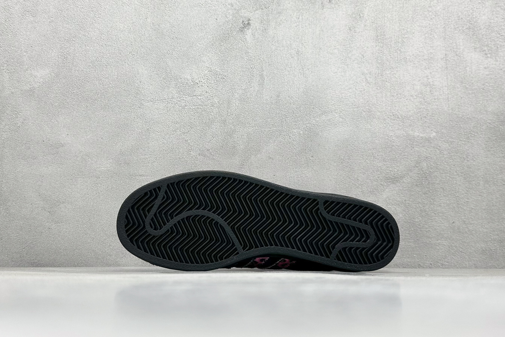 图片[4]-AD Originals Superstar x PINK PANTHER 黑粉 采用全新头层拼接皮革材质 后跟采用特色3D立体印字 渠道正品订单 诠释市场最高工艺水平 全鞋进口头层皮料打造 区别市面普通真标版本，进出专柜无压力 货号：AD8018 尺码：36-45-选品中心