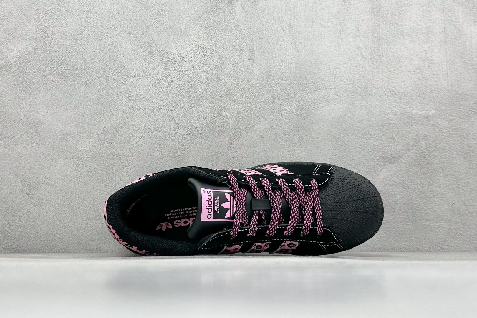 图片[3]-AD Originals Superstar x PINK PANTHER 黑粉 采用全新头层拼接皮革材质 后跟采用特色3D立体印字 渠道正品订单 诠释市场最高工艺水平 全鞋进口头层皮料打造 区别市面普通真标版本，进出专柜无压力 货号：AD8018 尺码：36-45-选品中心