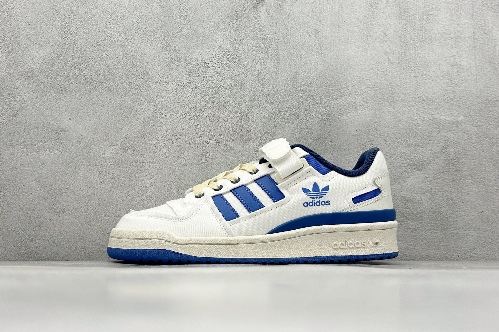 Adidas originals Forum 84 low 低帮百搭潮流休闲运动板鞋 以复古篮球鞋的外形为基础，采用皮革拼接，简约百搭，更加贴合舒适。中底内侧网格造型起到点睛之笔，外底橡胶，更显复古！ 货号：HR0458 尺码：36-45-选品中心