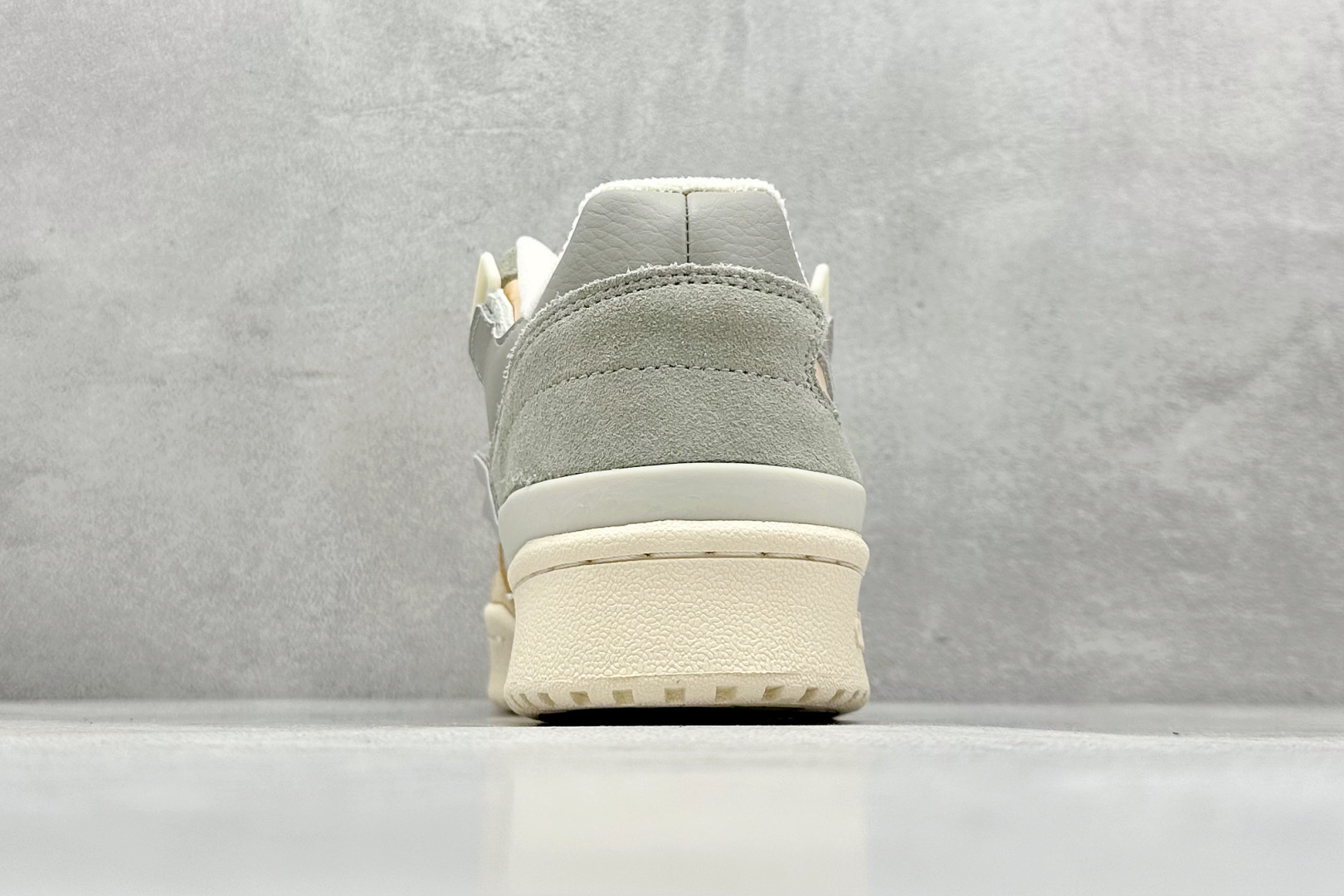 图片[6]-Adidas originals Forum 84 low 低帮百搭潮流休闲运动板鞋 以复古篮球鞋的外形为基础，采用皮革拼接，简约百搭，更加贴合舒适。中底内侧网格造型起到点睛之笔，外底橡胶，更显复古！ 货号：GX4547 尺码：36-45-选品中心