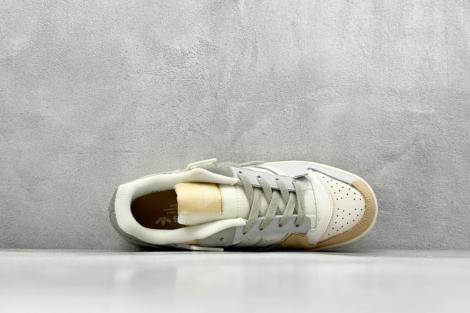 图片[3]-Adidas originals Forum 84 low 低帮百搭潮流休闲运动板鞋 以复古篮球鞋的外形为基础，采用皮革拼接，简约百搭，更加贴合舒适。中底内侧网格造型起到点睛之笔，外底橡胶，更显复古！ 货号：GX4547 尺码：36-45-选品中心